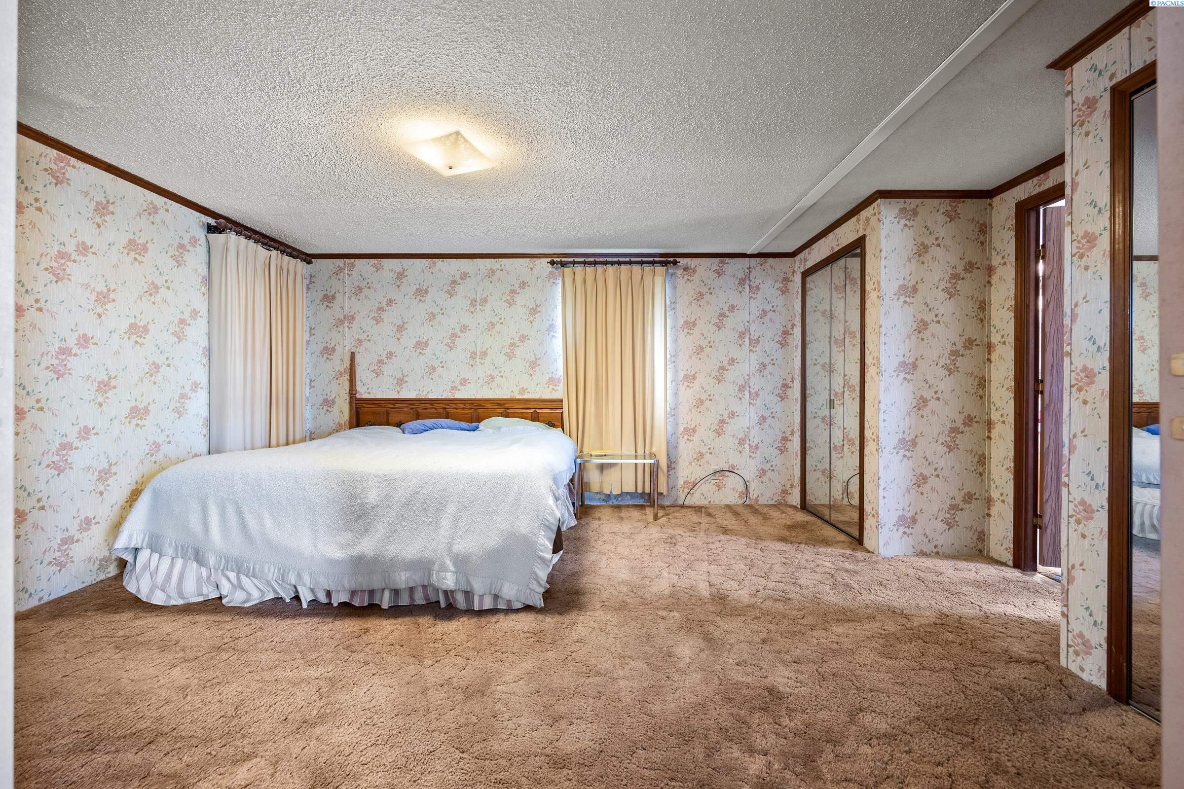 346 Reinken Blvd