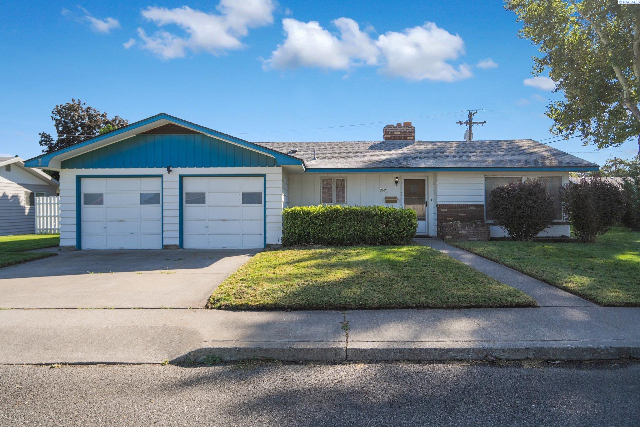 952 N PERRY