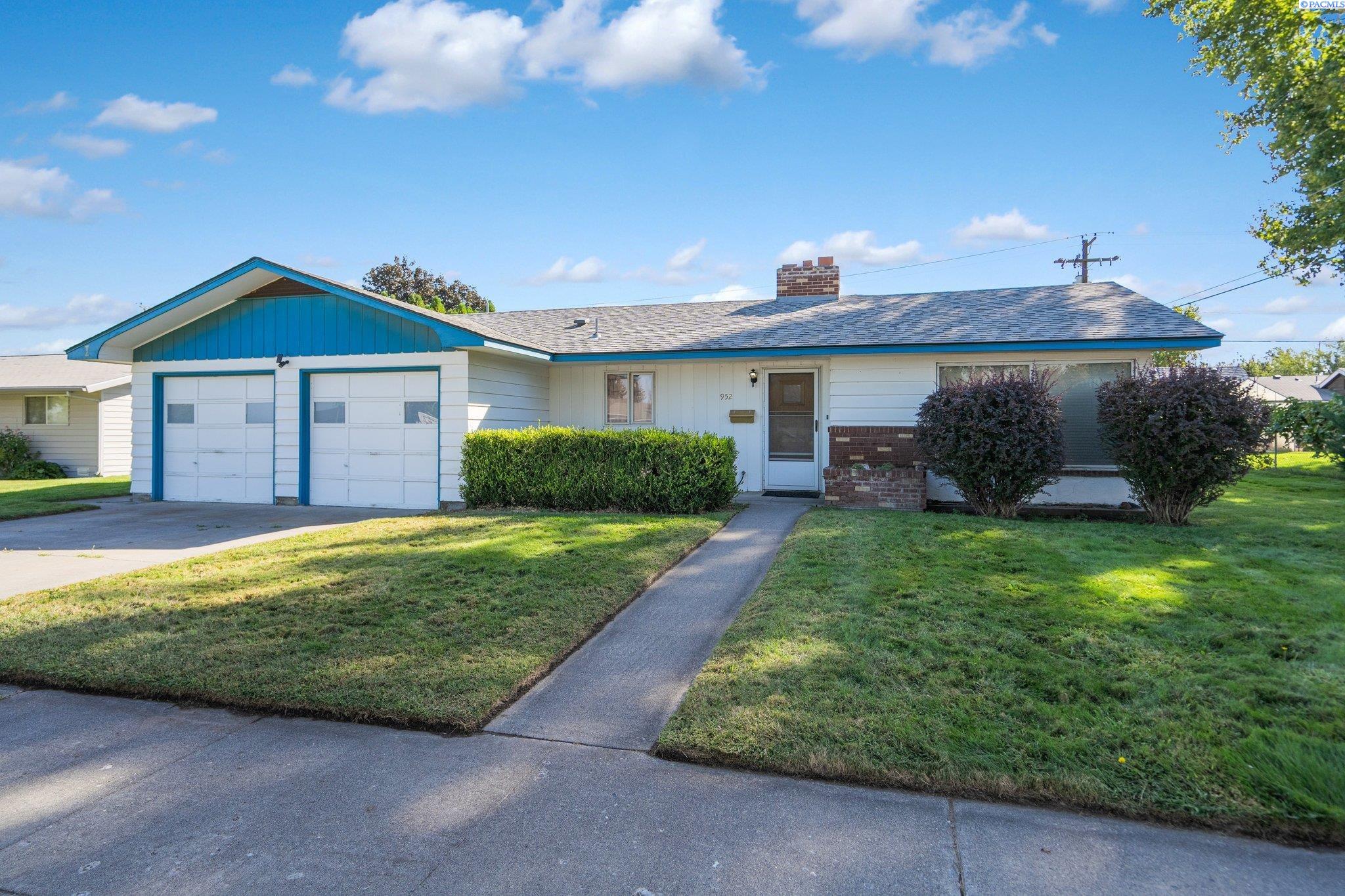 952 N PERRY