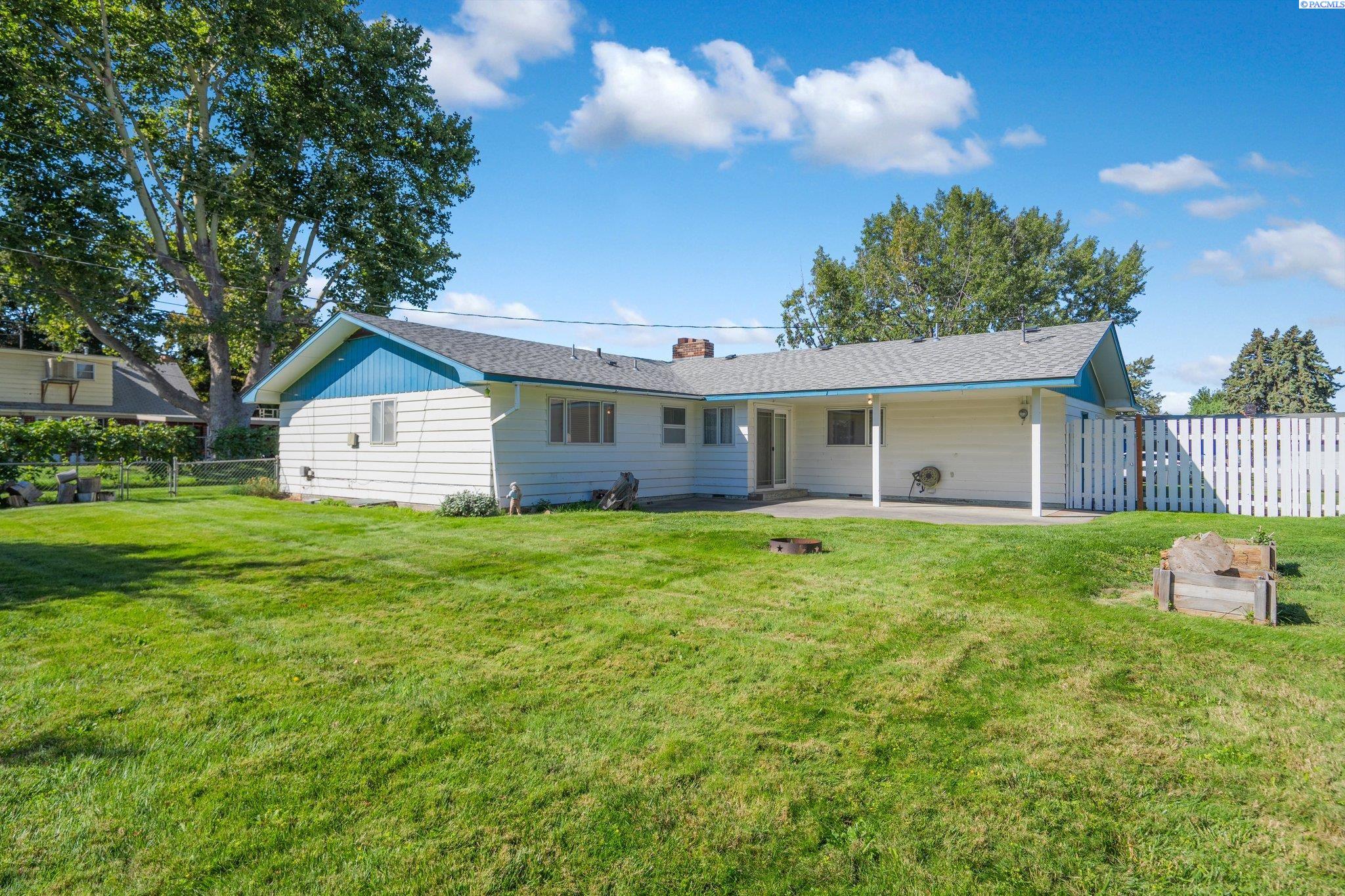 952 N PERRY