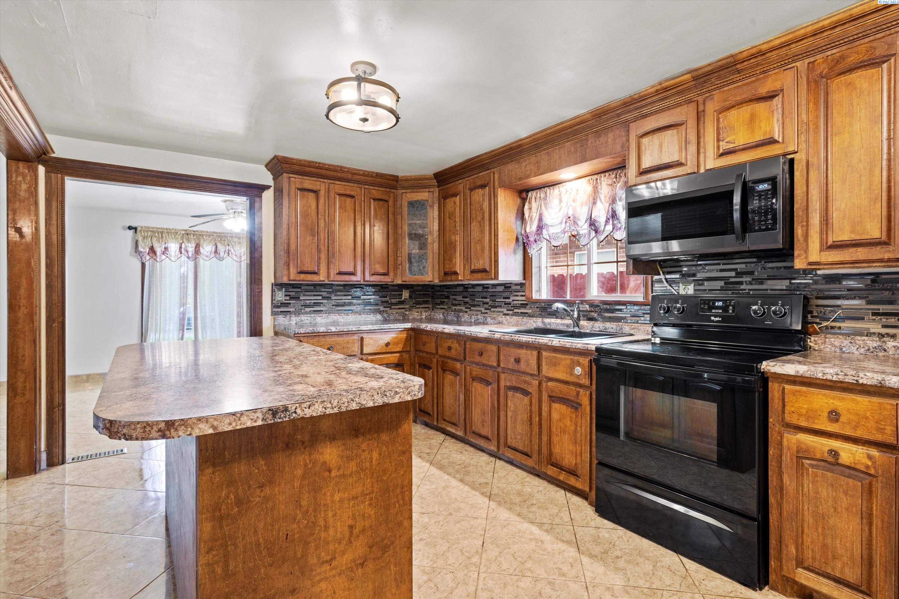 1104 N 7th Ave