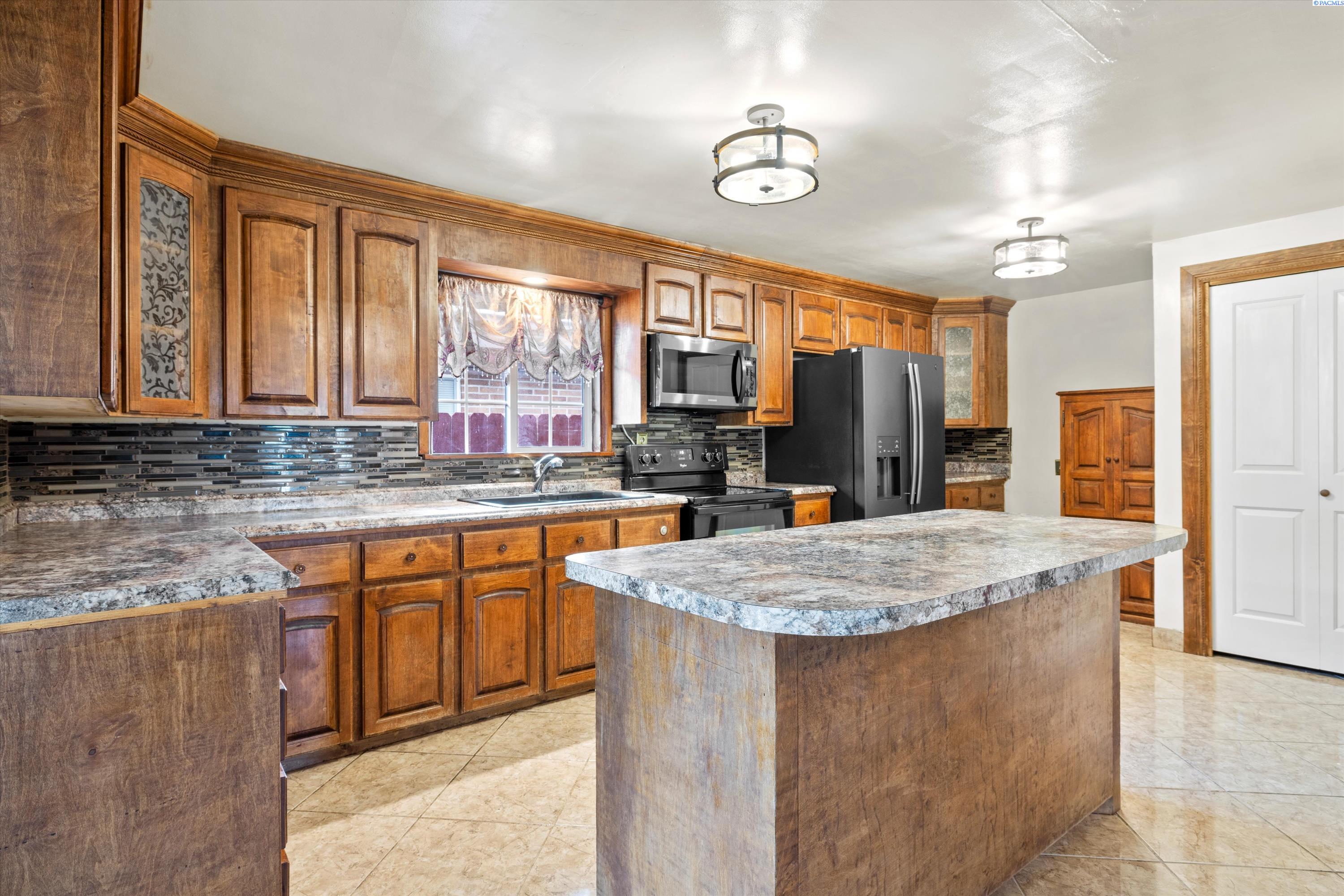 1104 N 7th Ave