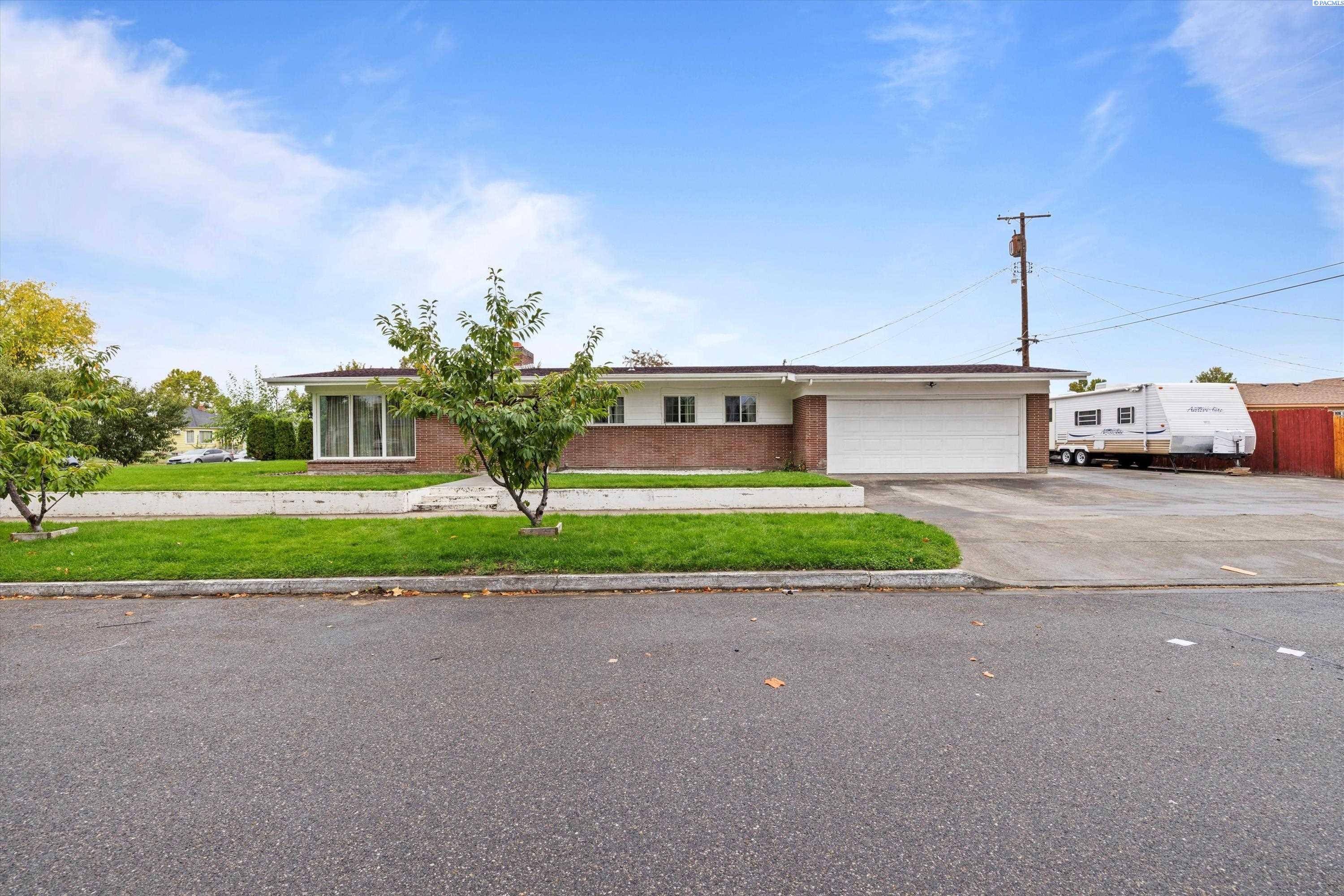 1104 N 7th Ave