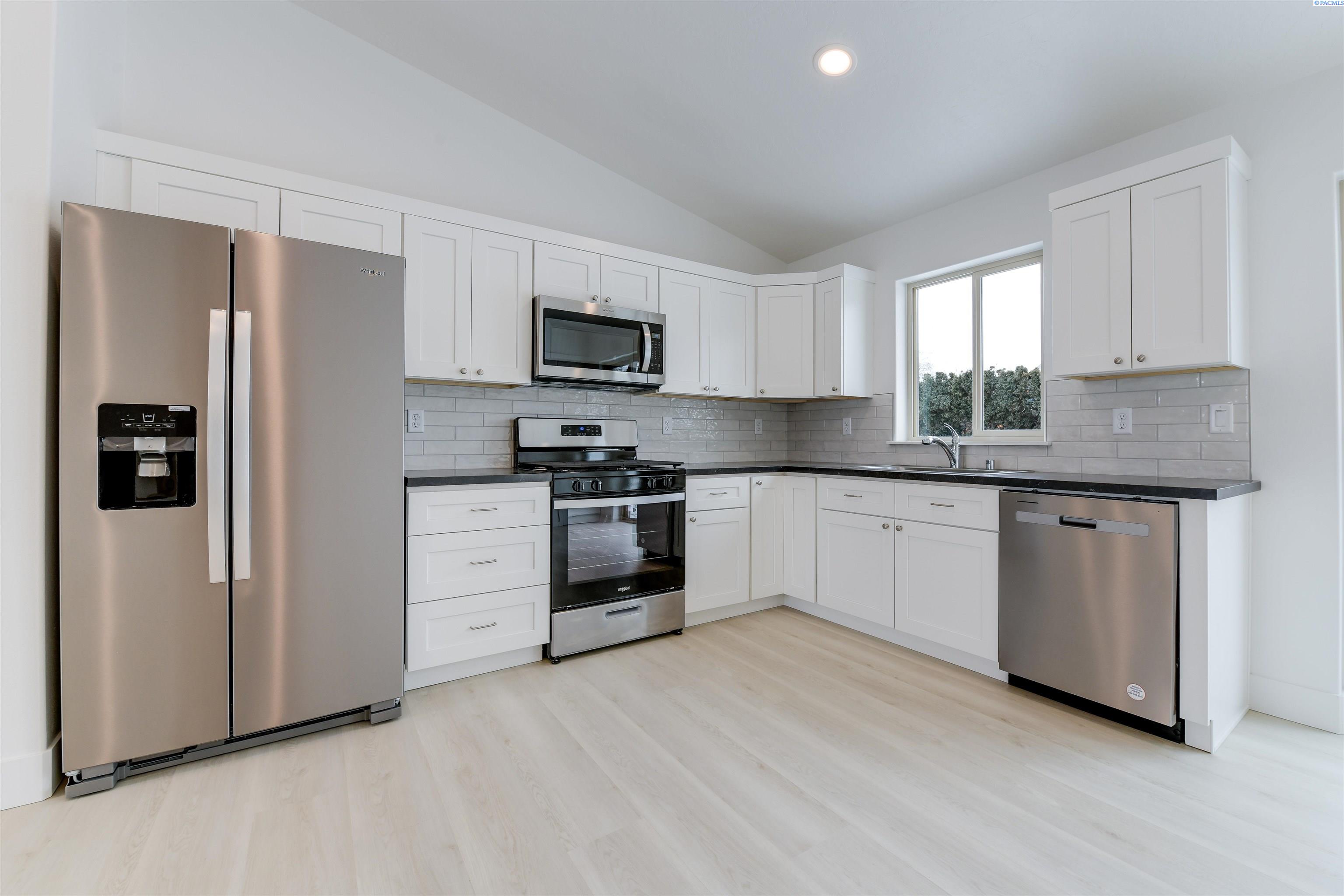 110 E 22nd Pl