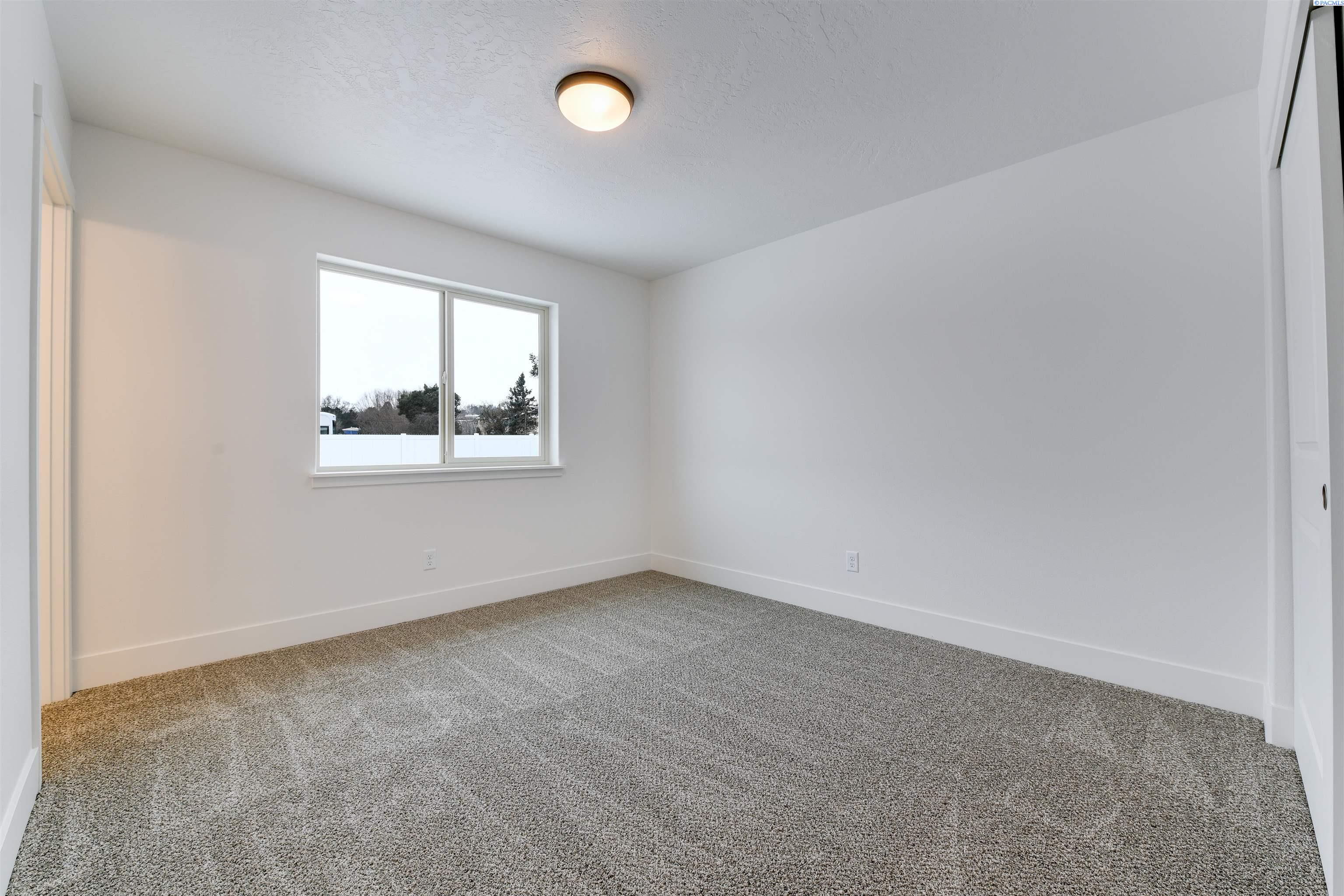 110 E 22nd Pl