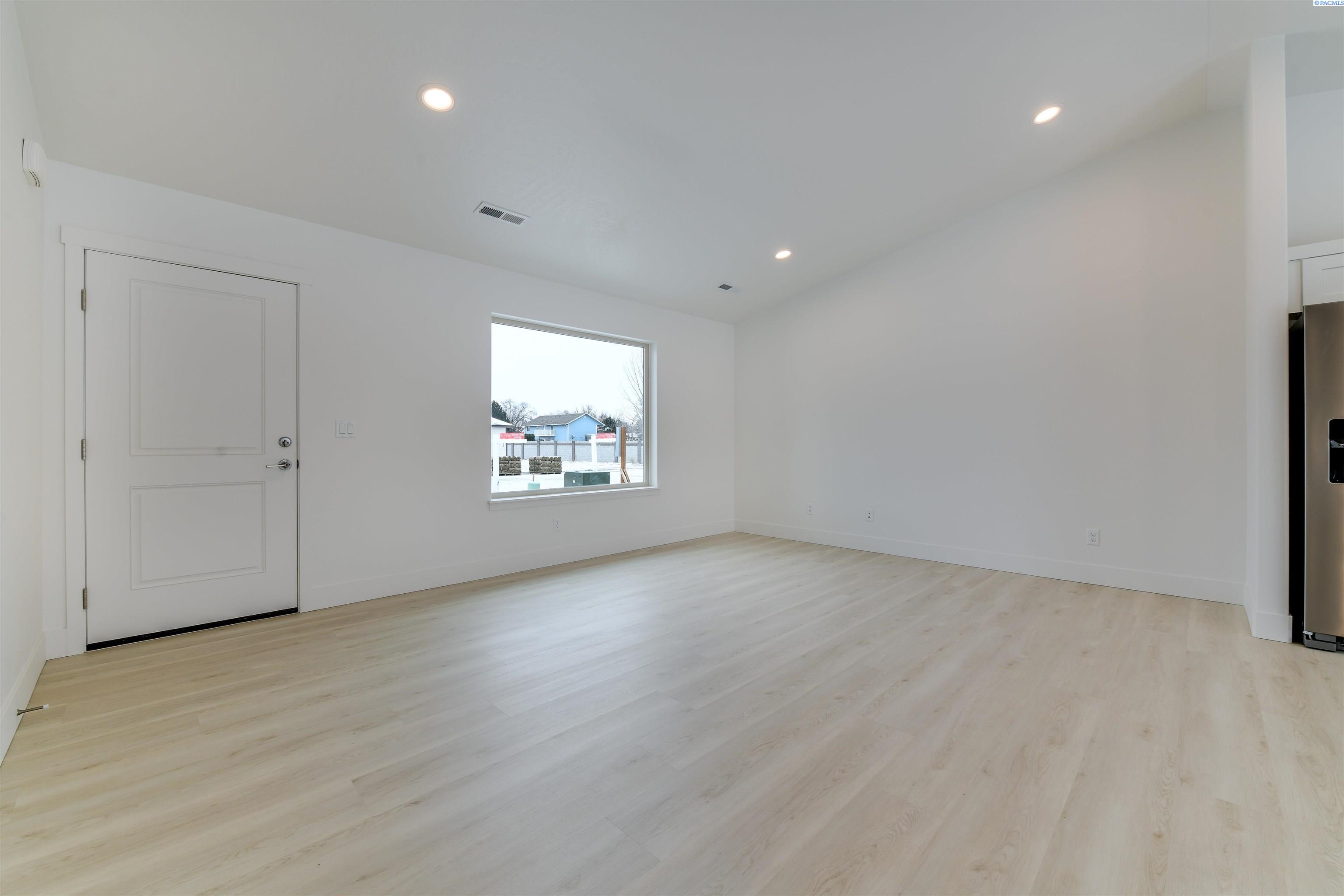 110 E 22nd Pl