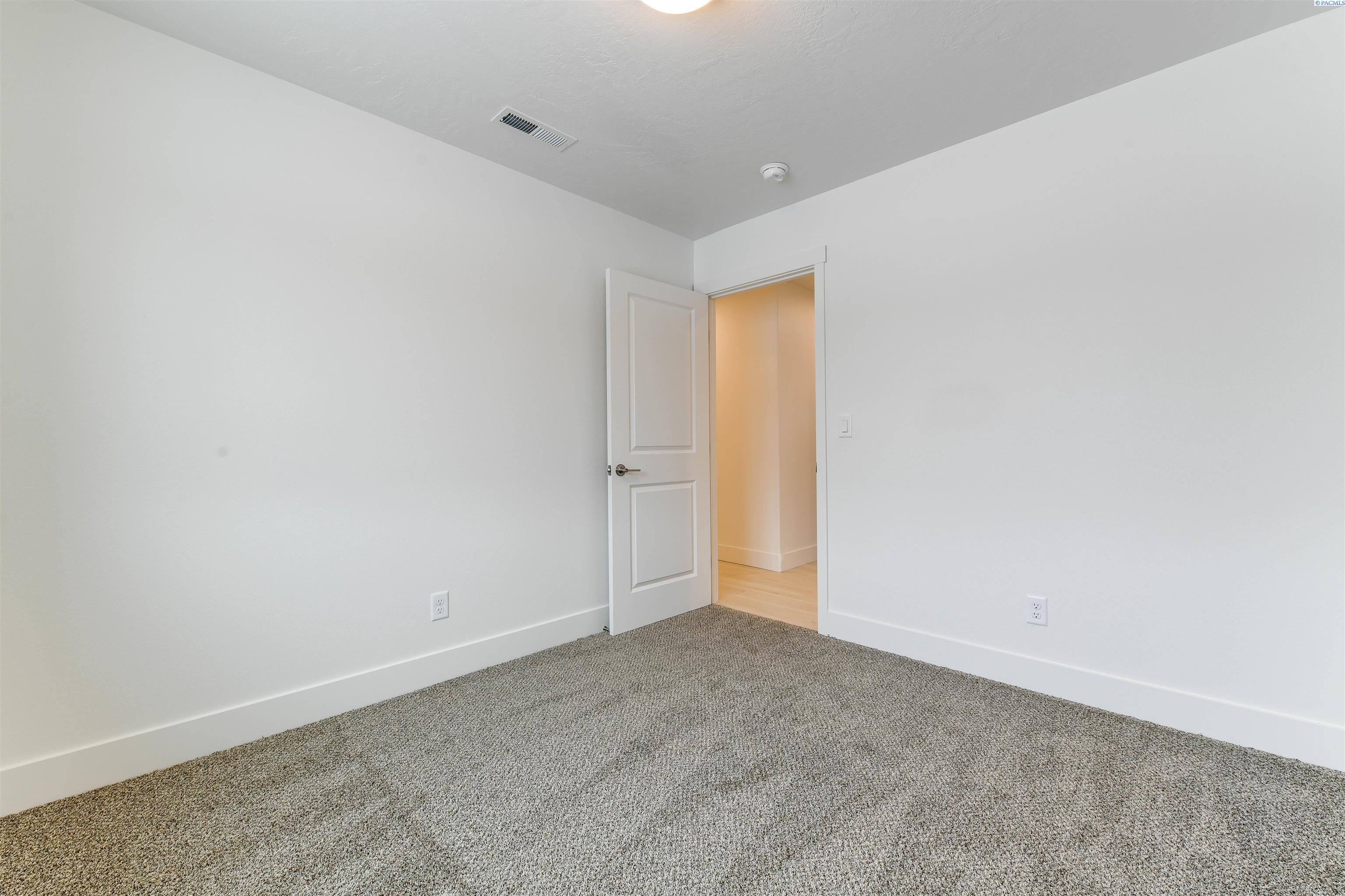 110 E 22nd Pl