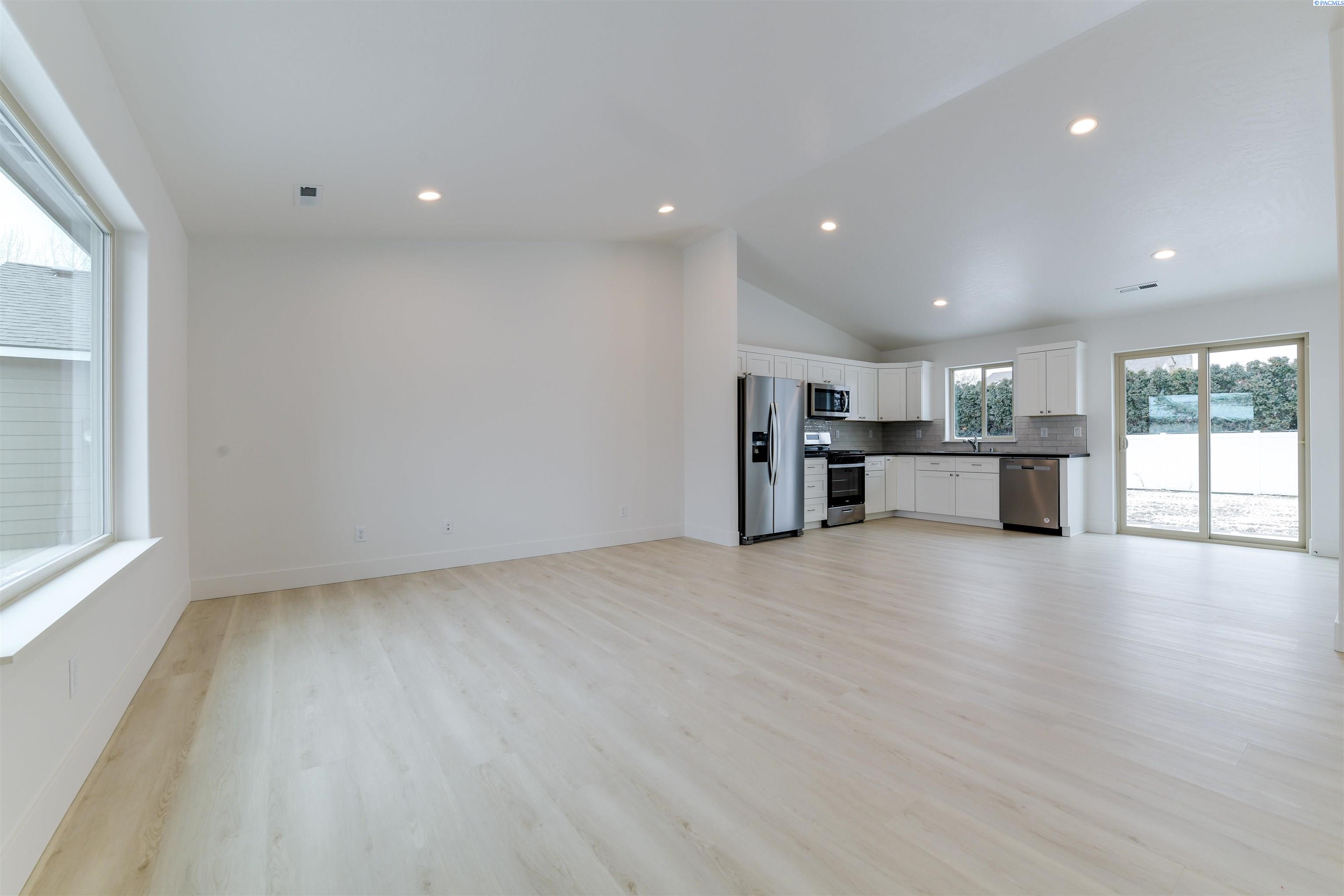 110 E 22nd Pl