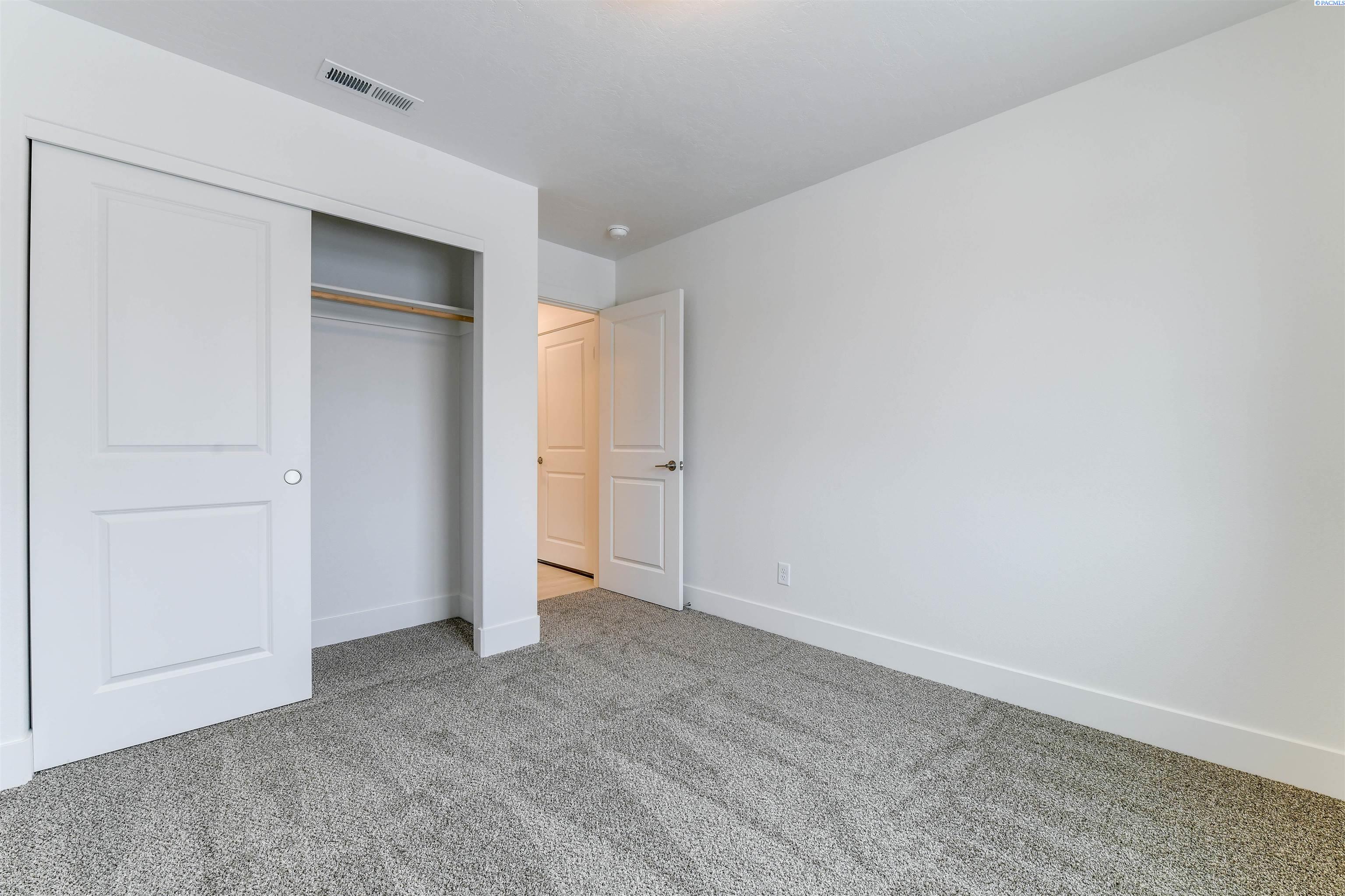 110 E 22nd Pl