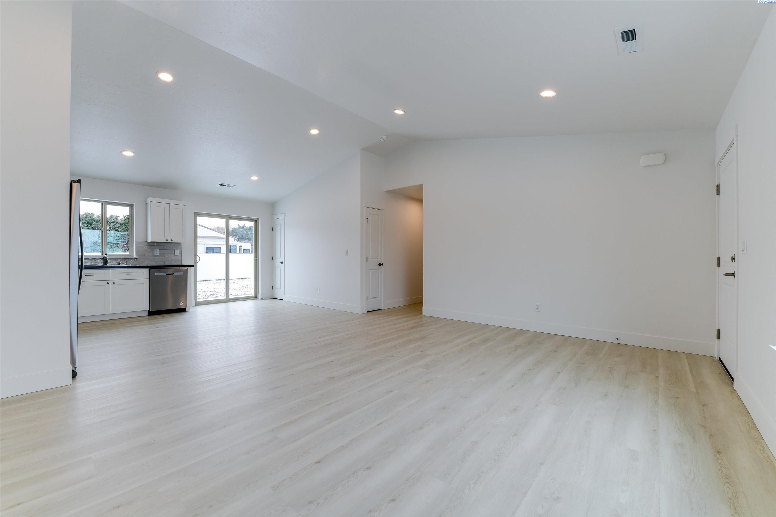110 E 22nd Pl
