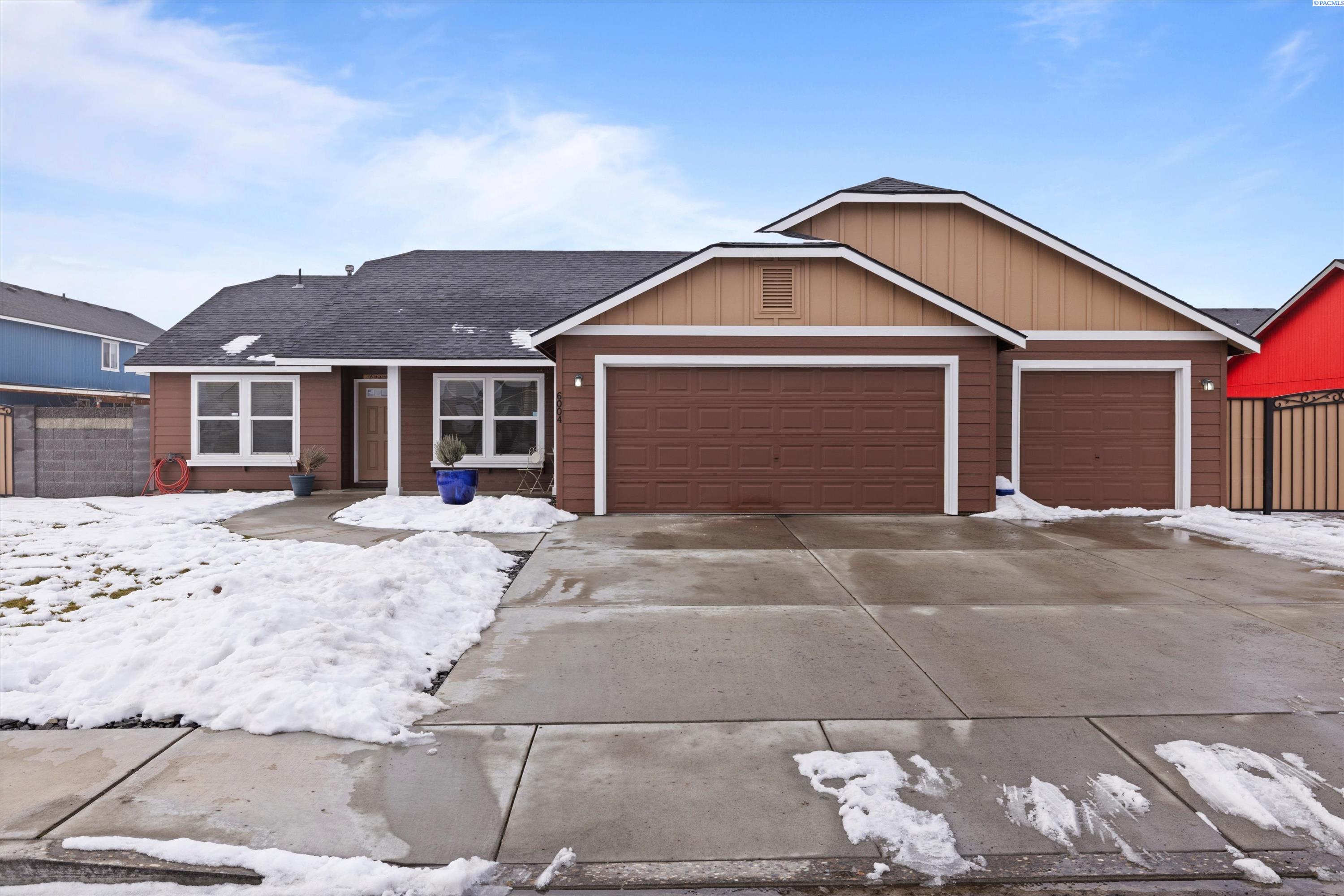 6004 Robert Wayne DR