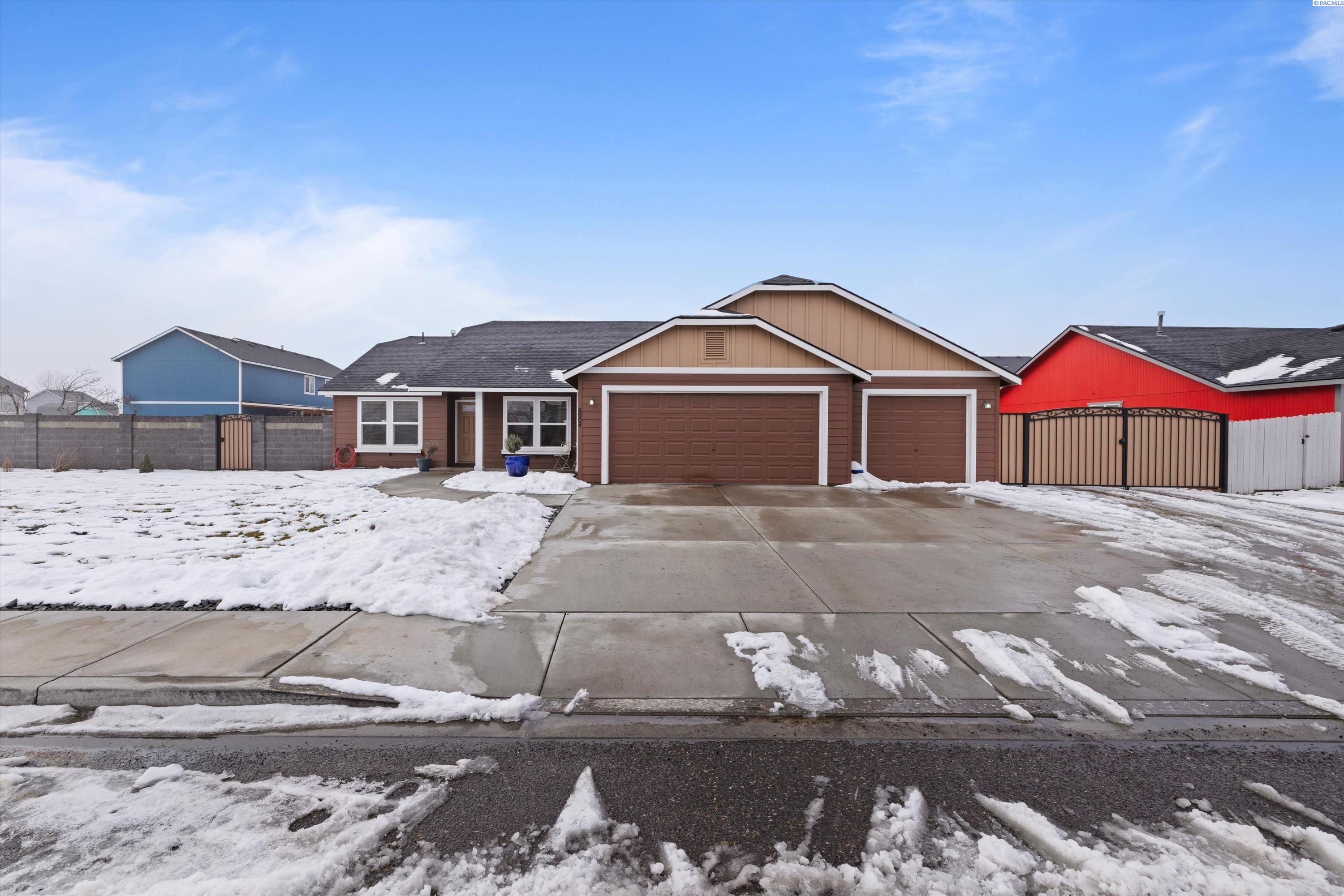 6004 Robert Wayne DR