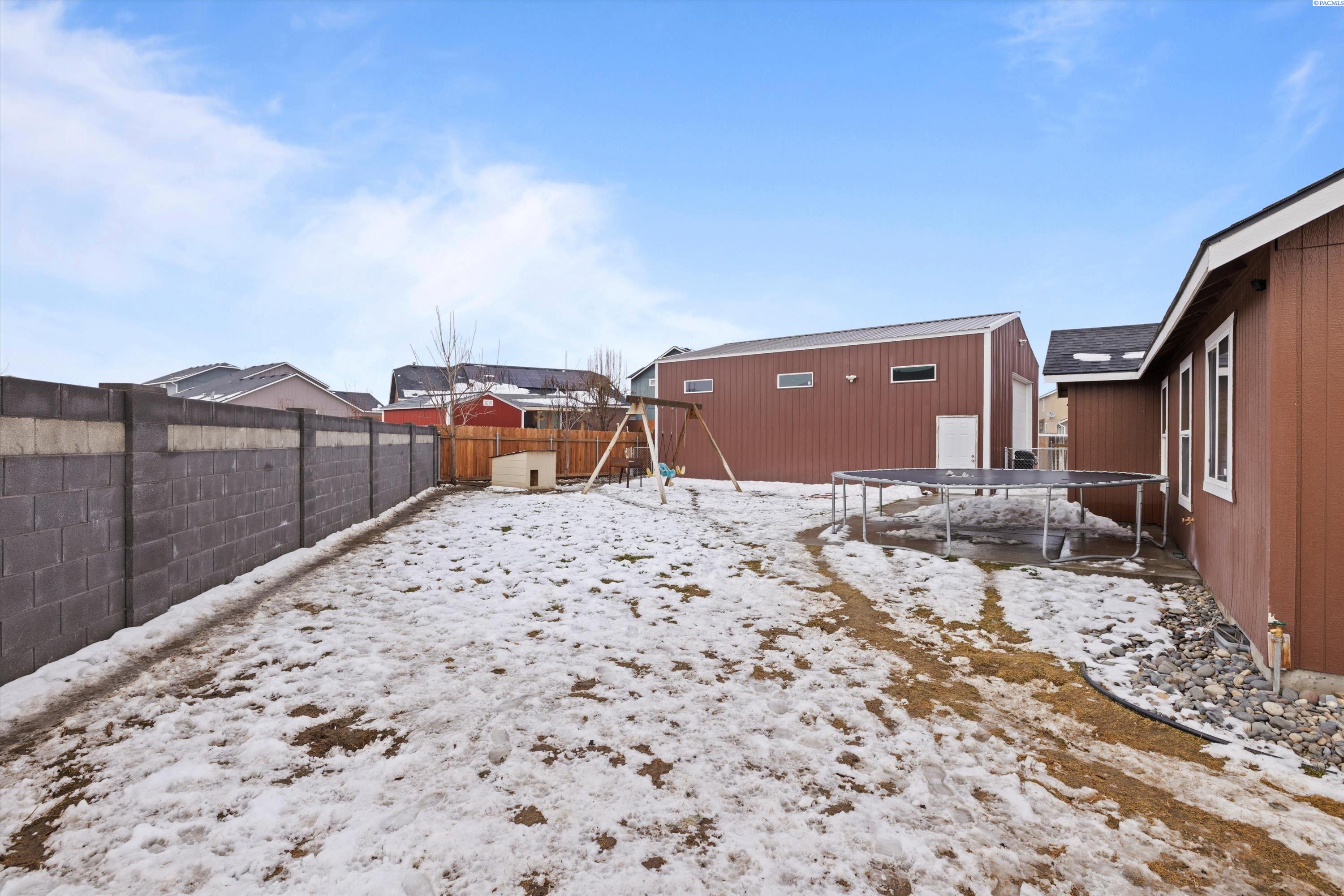 6004 Robert Wayne DR