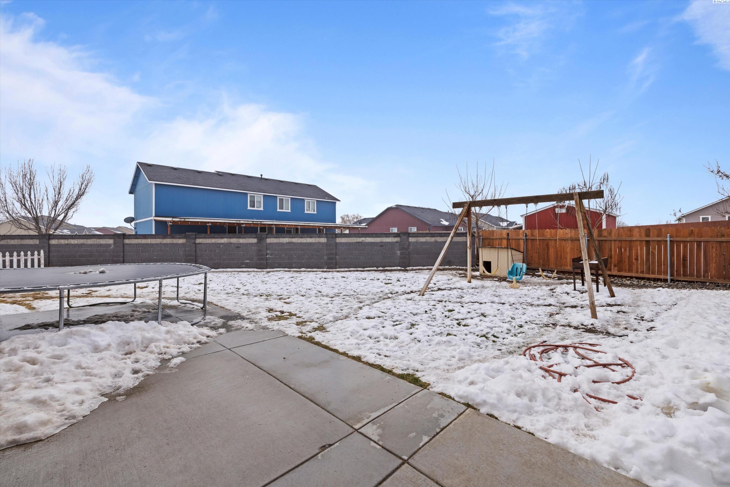 6004 Robert Wayne DR