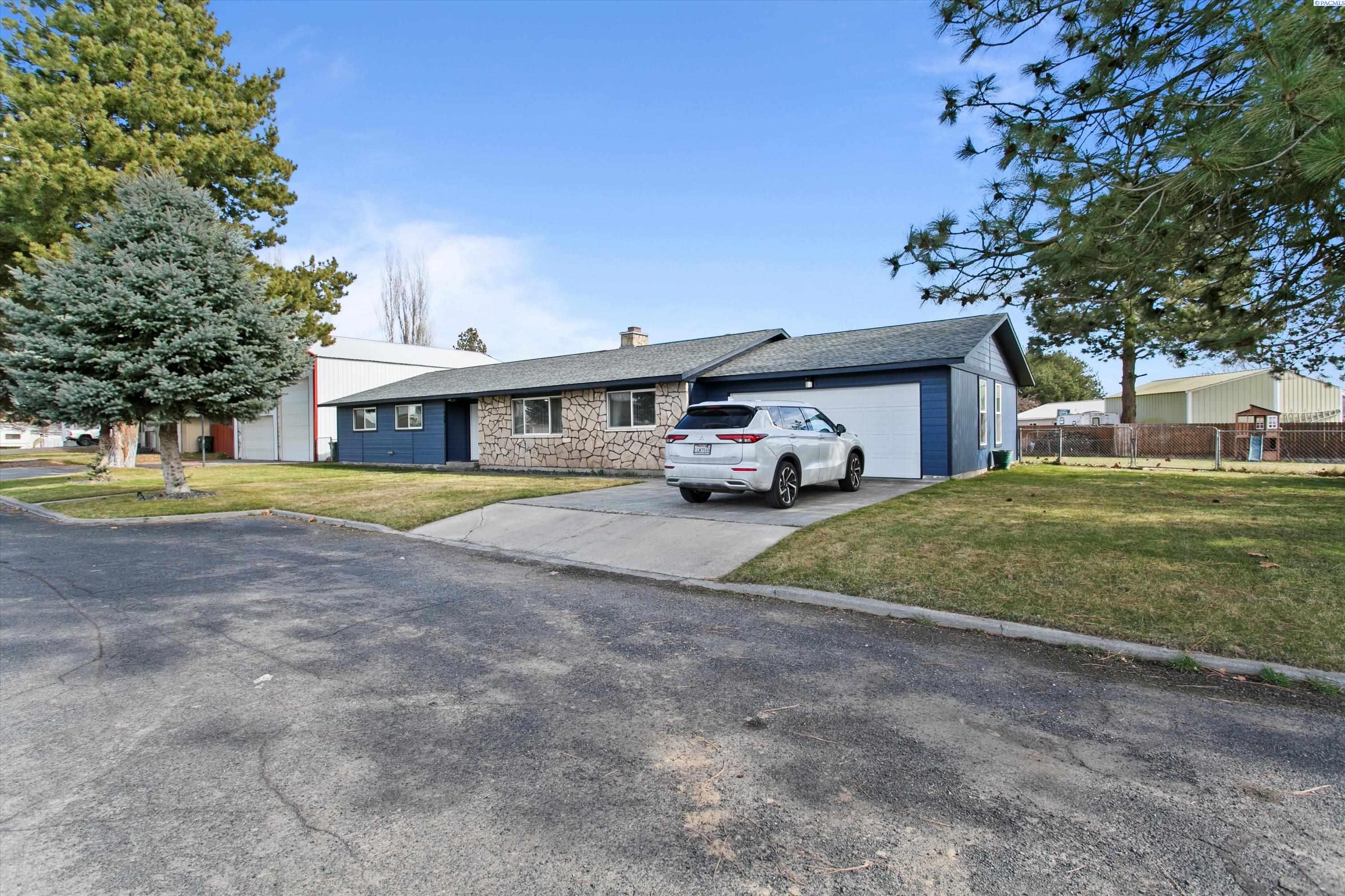 460 S Ephrata Ave