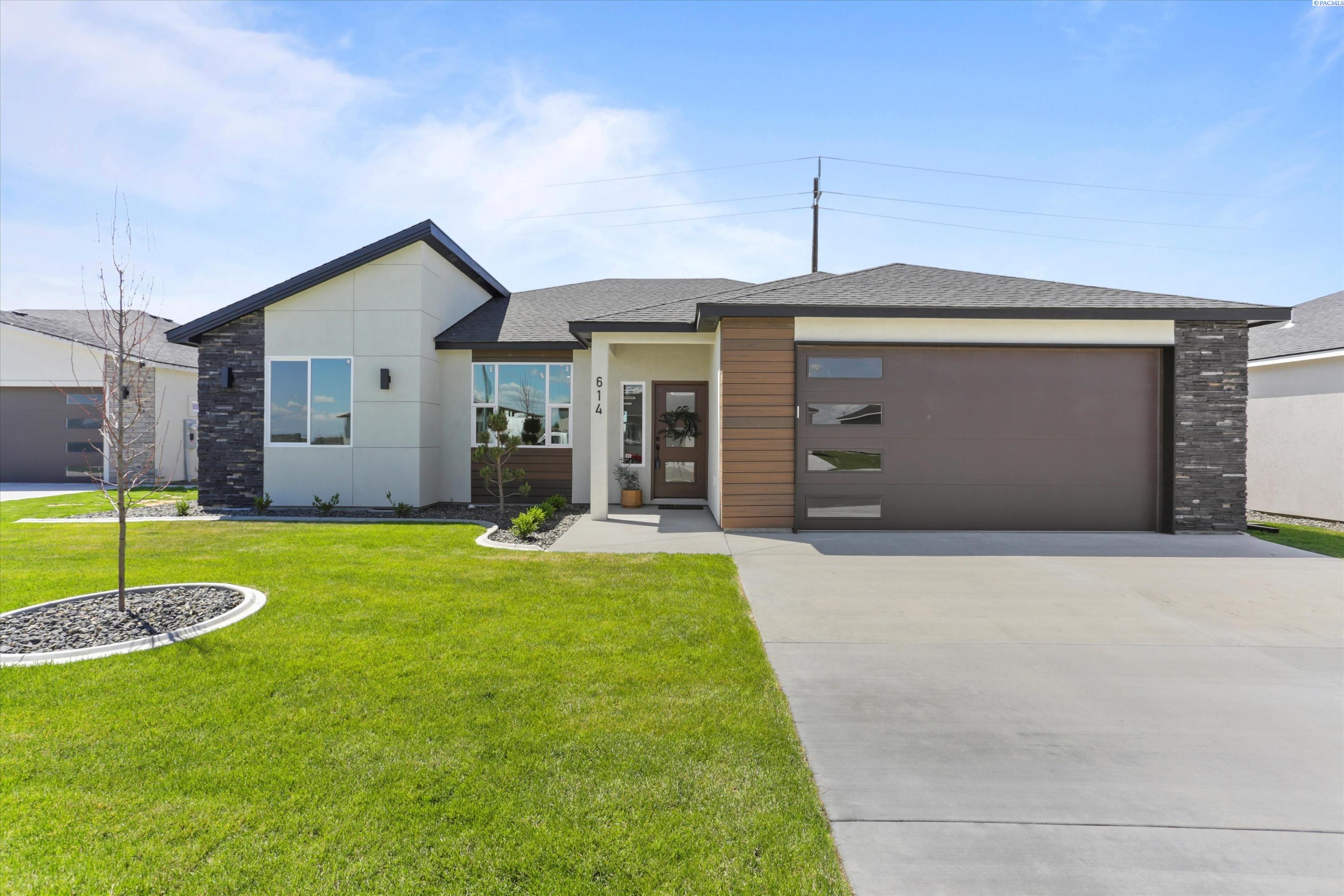 614 Caridad CT