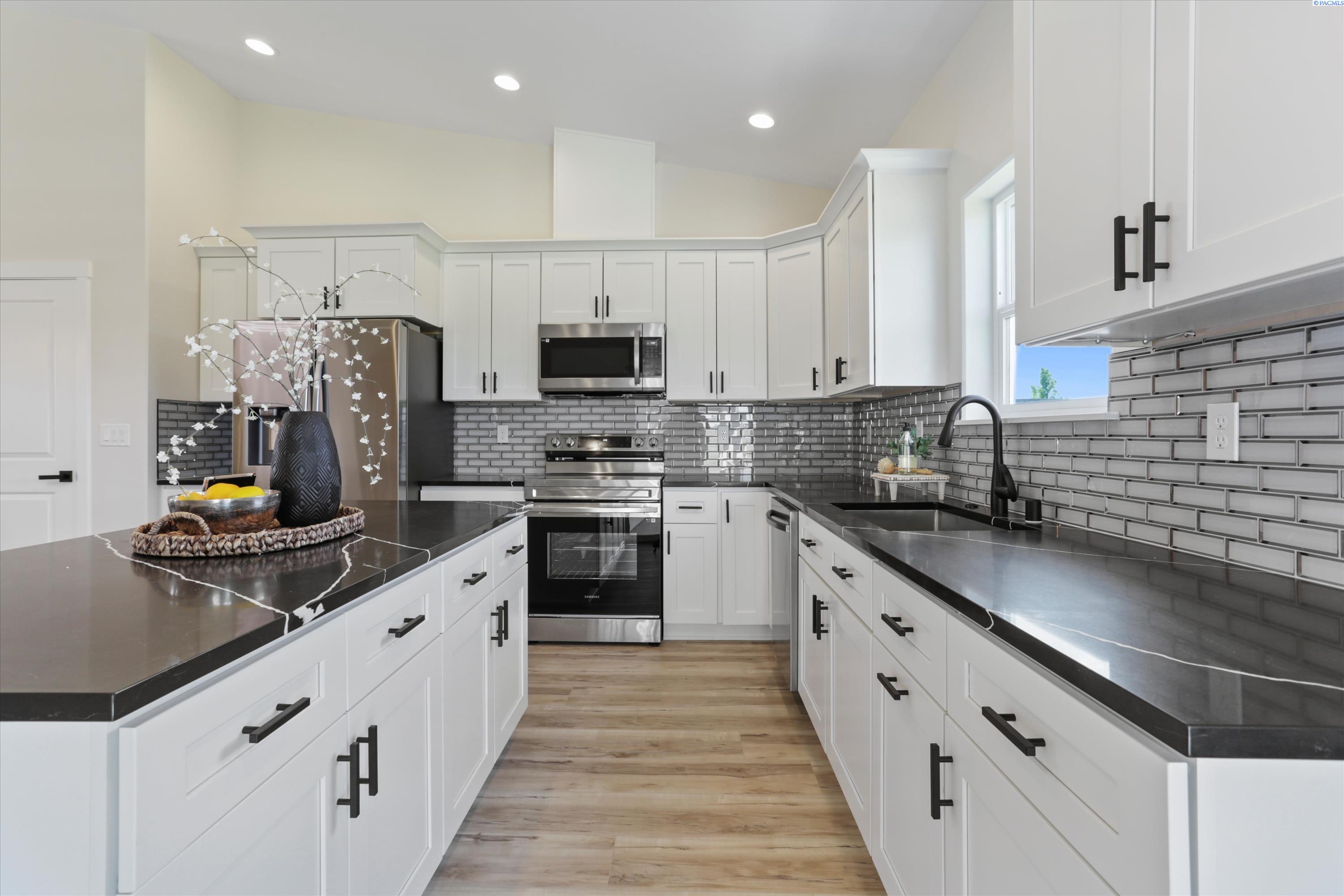 614 Caridad CT