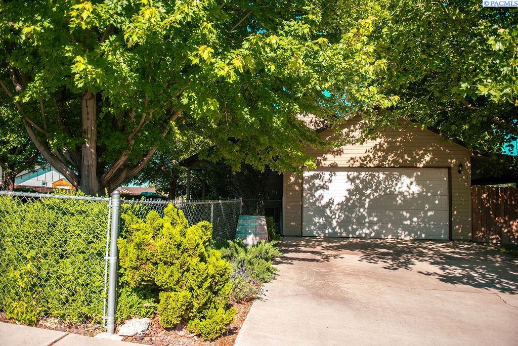 506 Dozer Ct