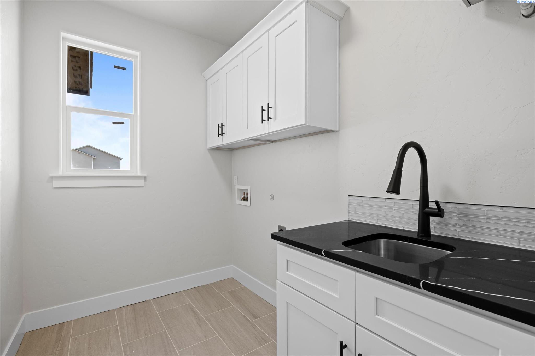 8409 Silver Mound