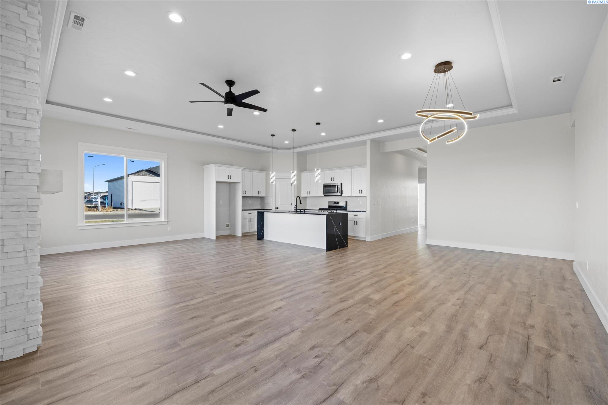 8409 Silver Mound