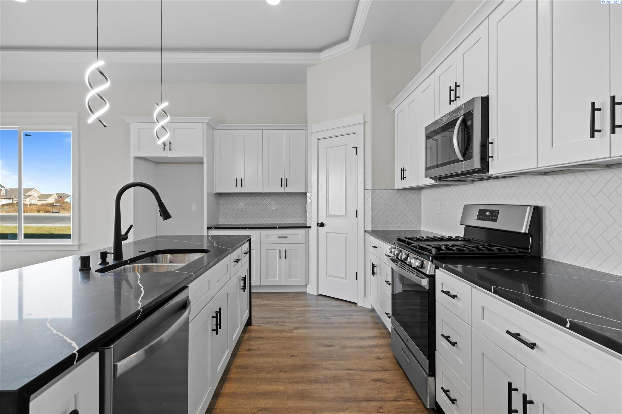 8409 Silver Mound