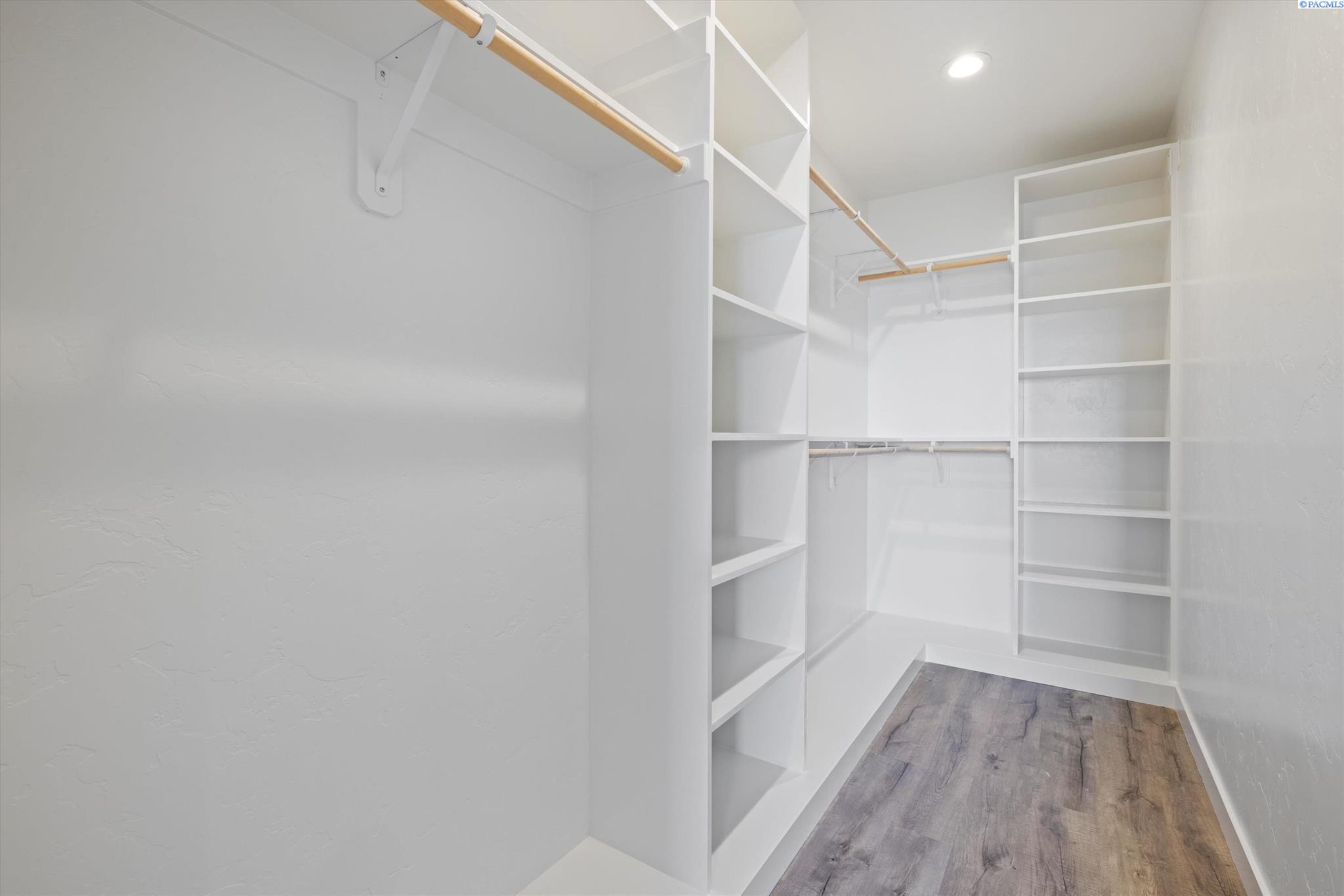 8409 Silver Mound