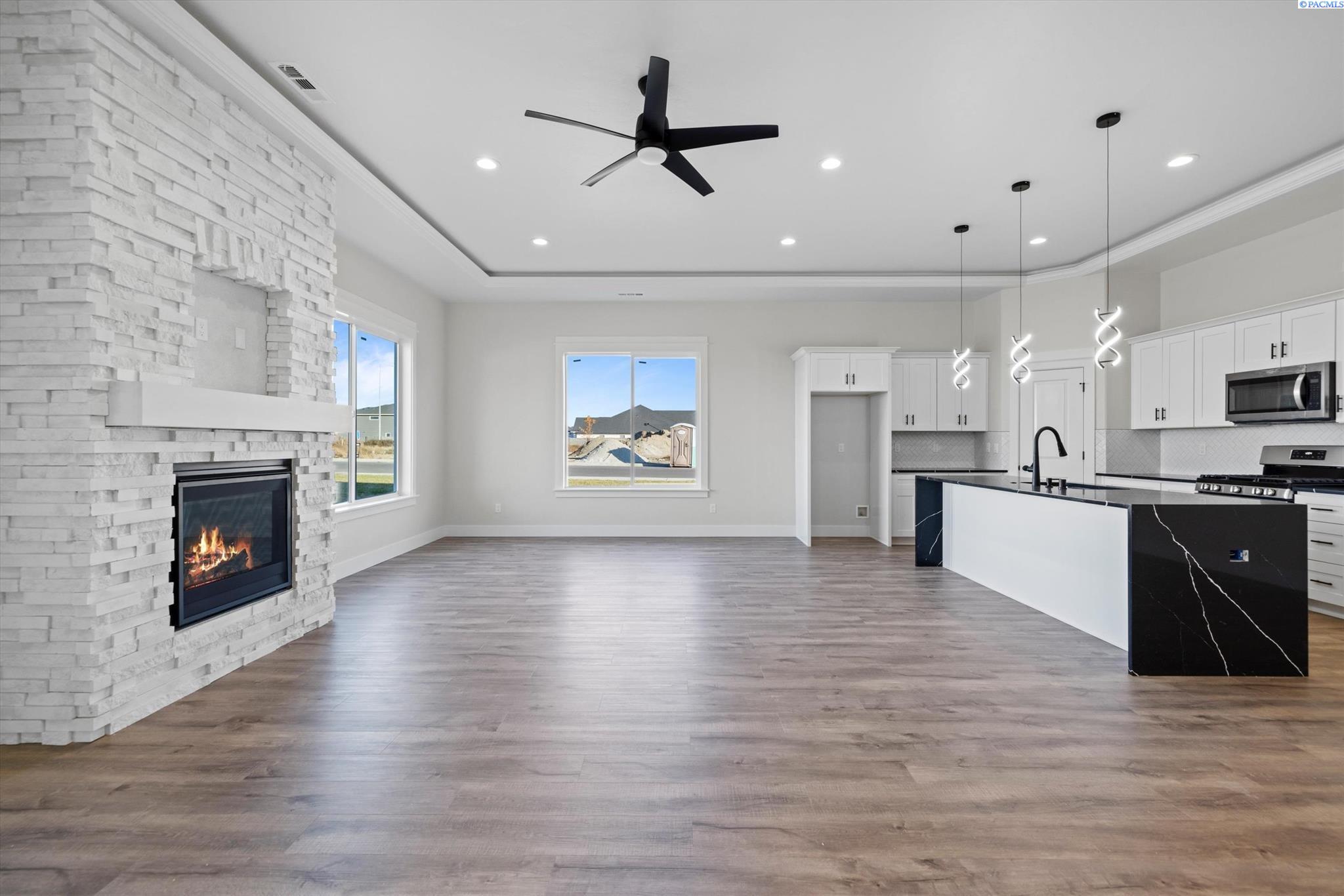 8409 Silver Mound