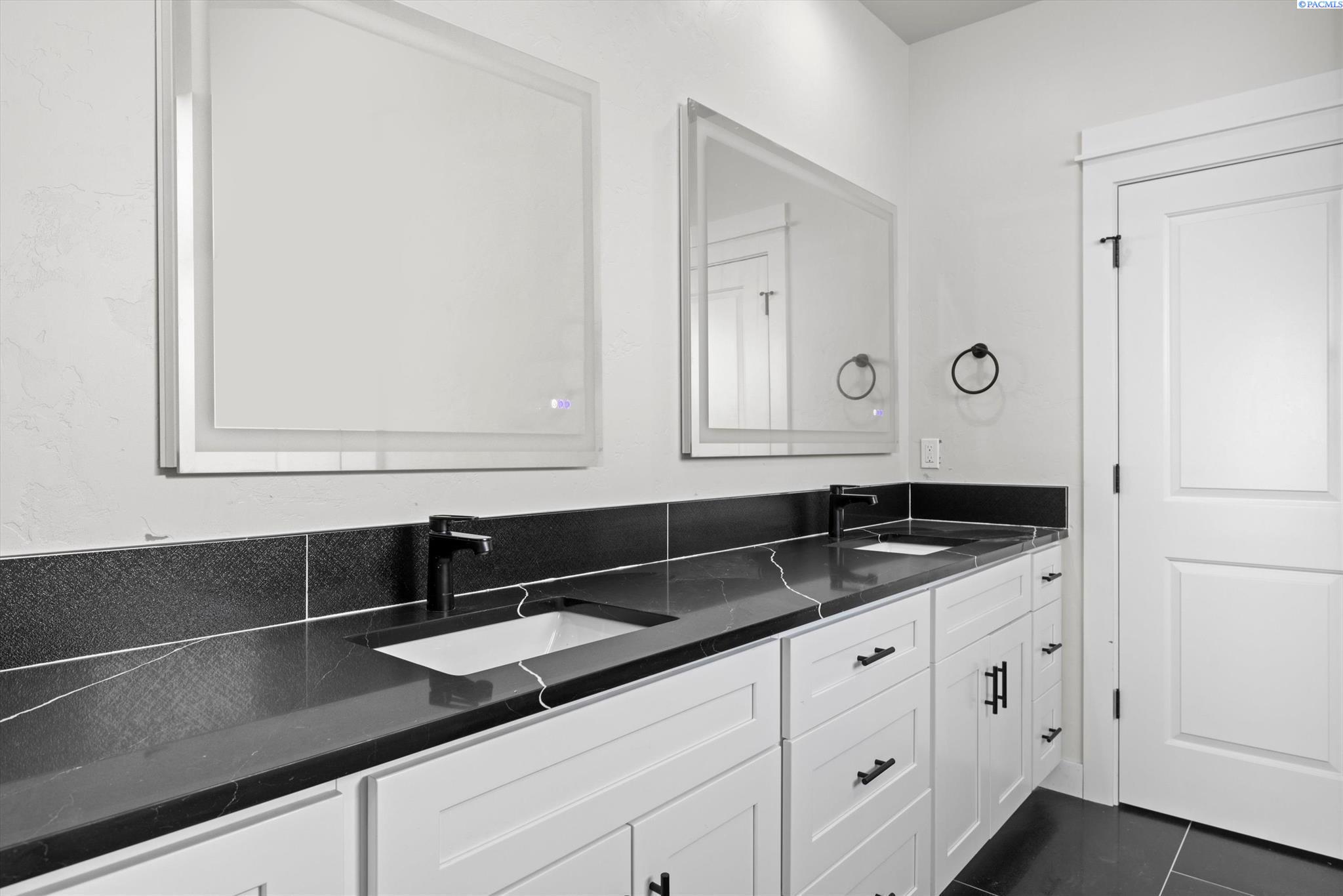 8409 Silver Mound