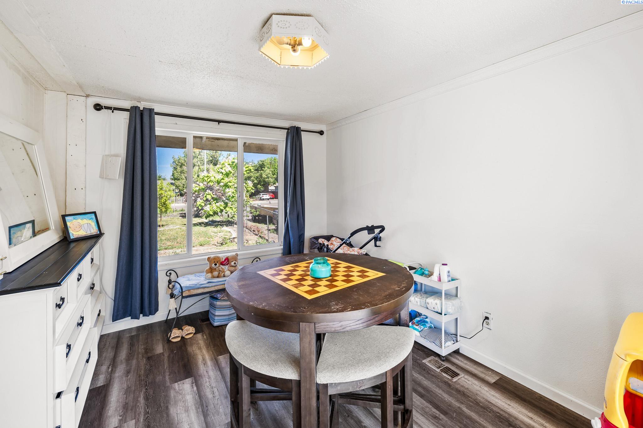 1423 Wine Country Rd