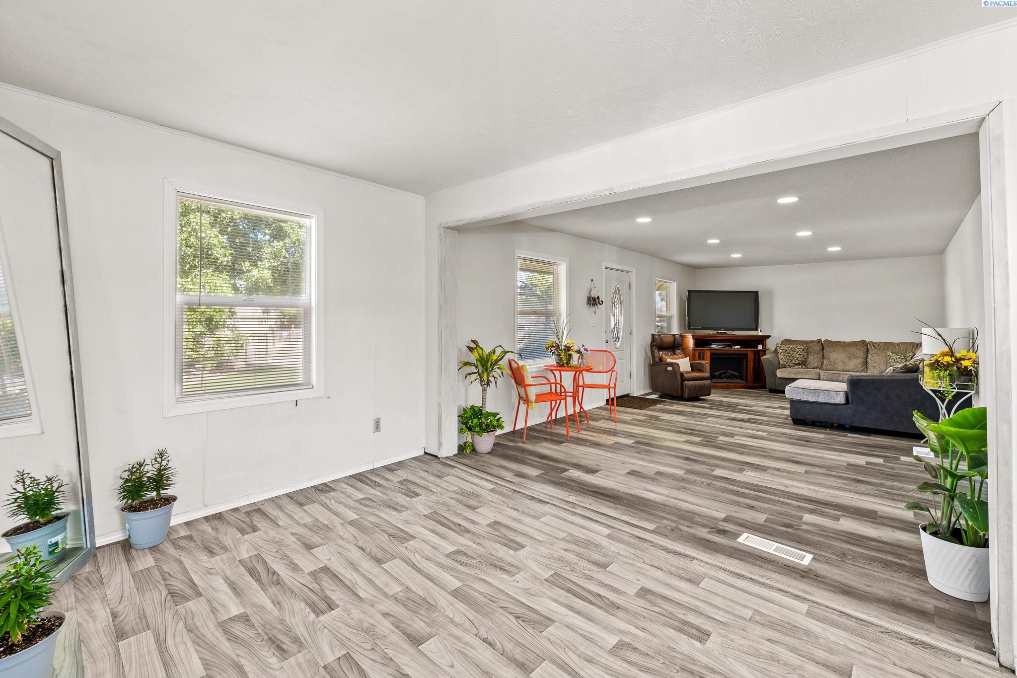 1423 Wine Country Rd