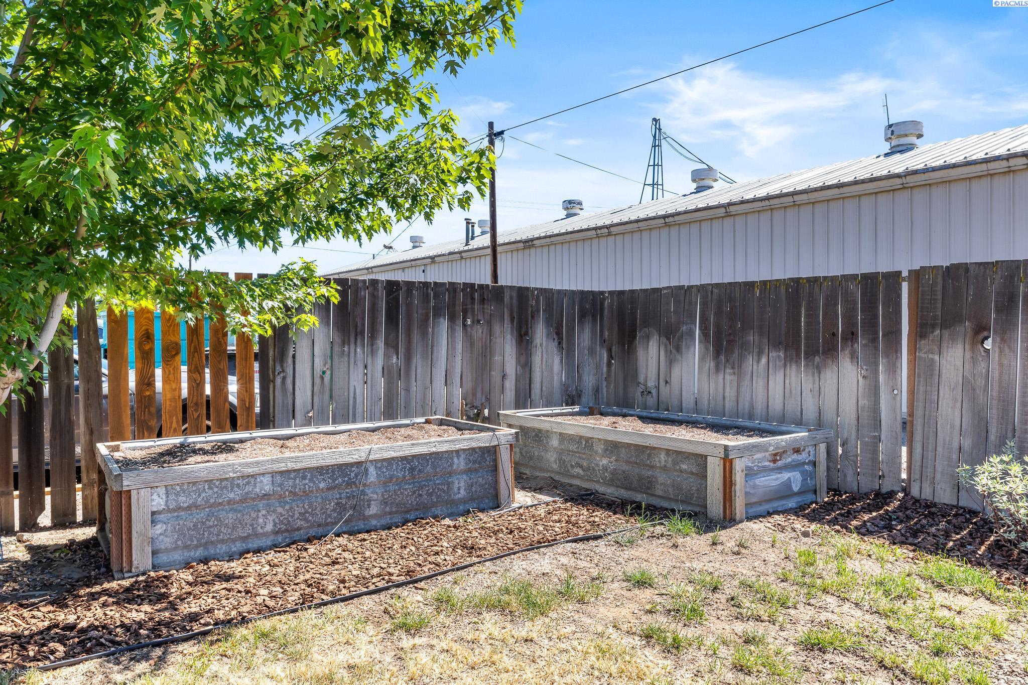 1423 Wine Country Rd