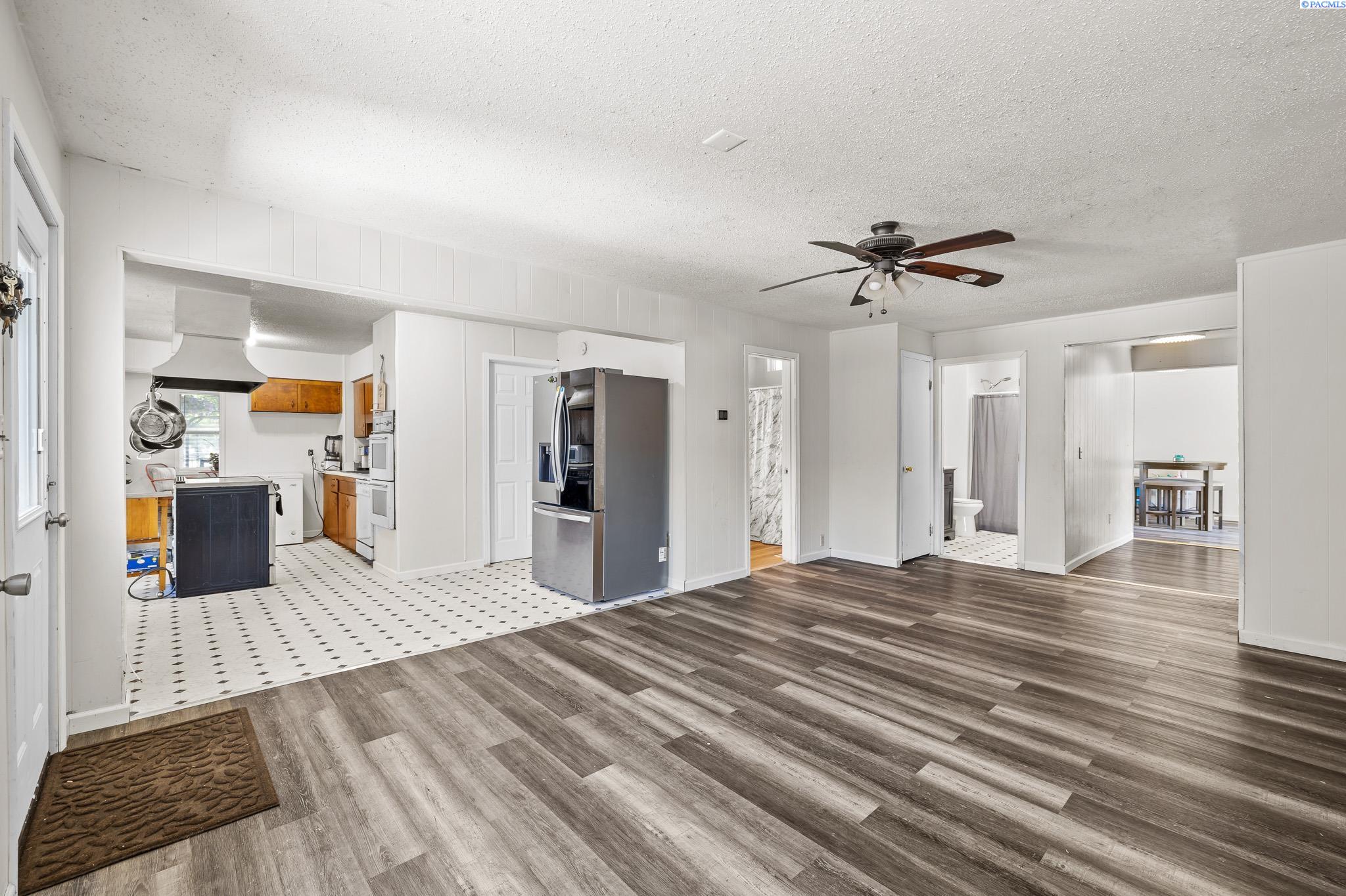 1423 Wine Country Rd