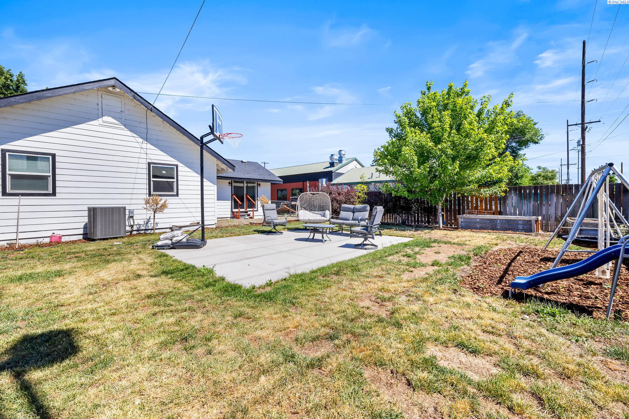 1423 Wine Country Rd