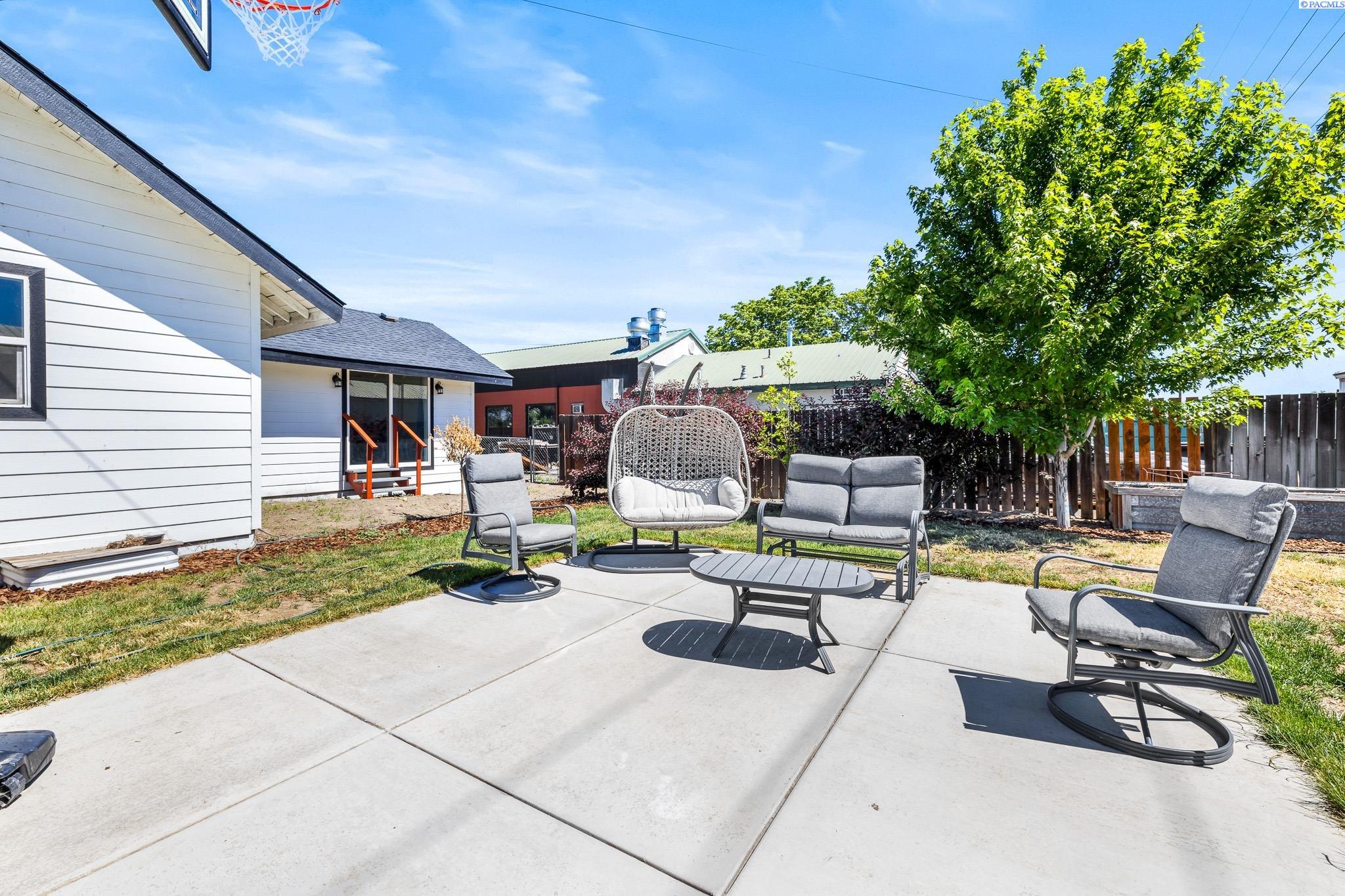 1423 Wine Country Rd