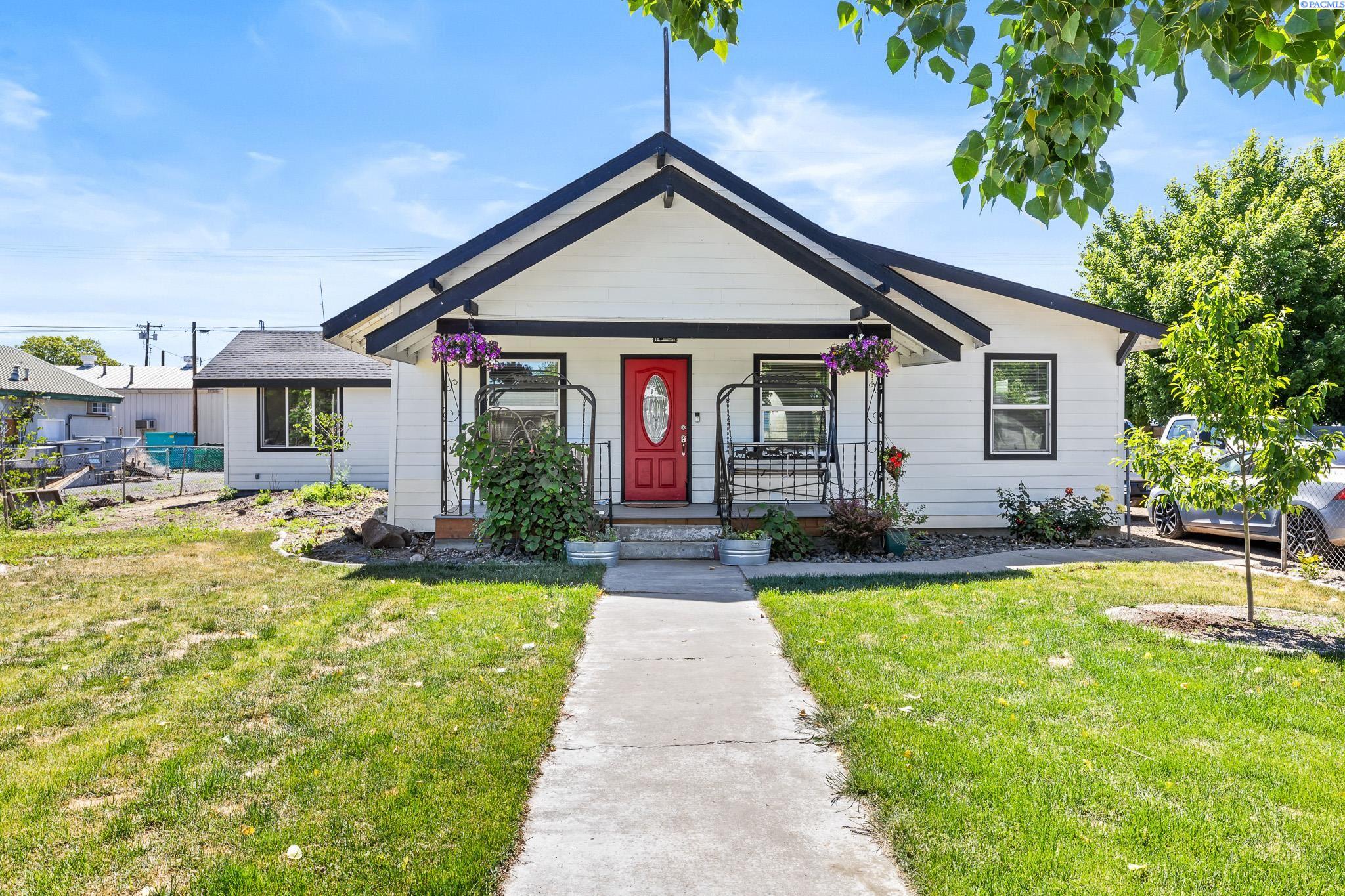 1423 Wine Country Rd