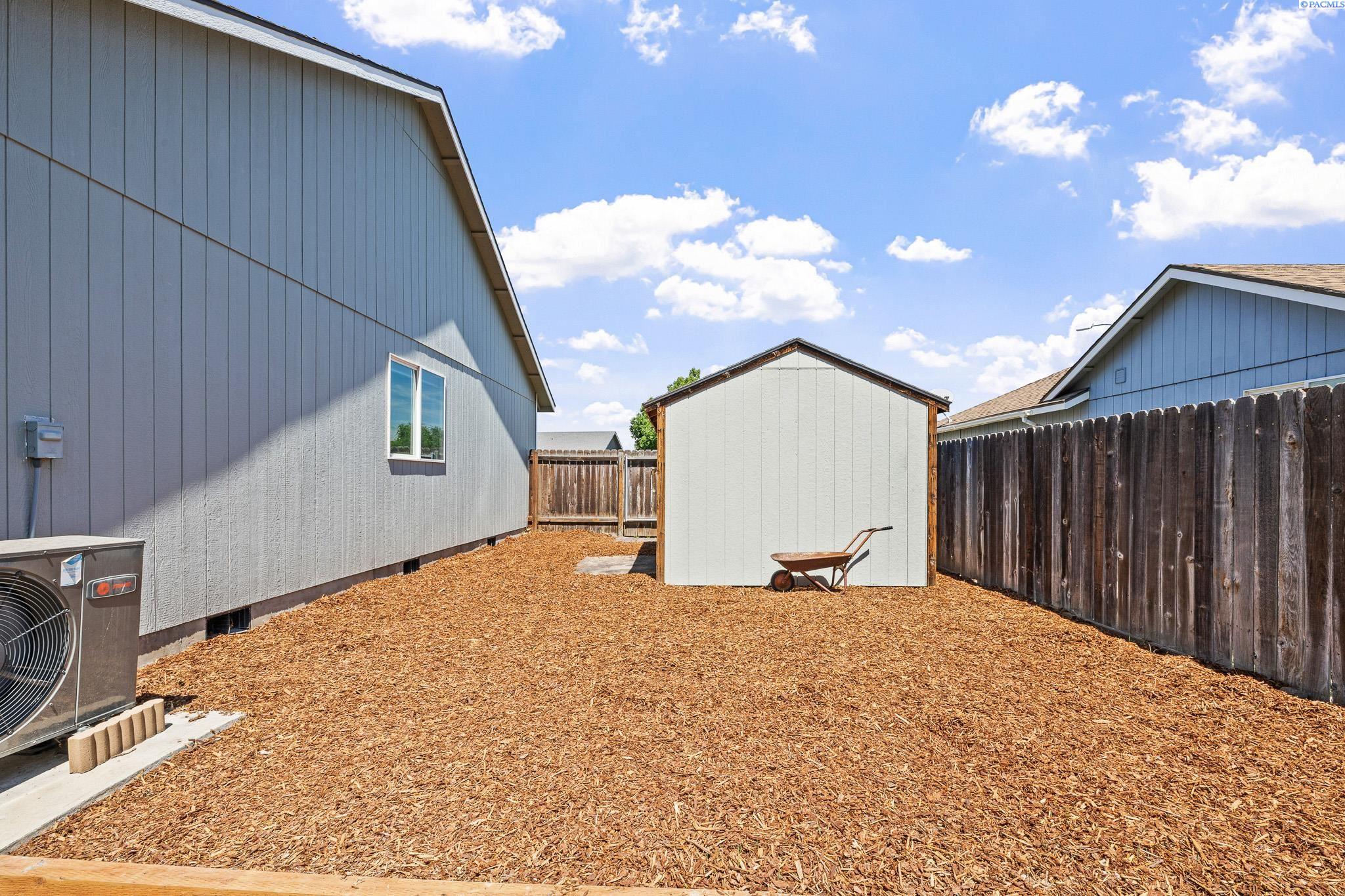 3815 W Grand Ronde Ave