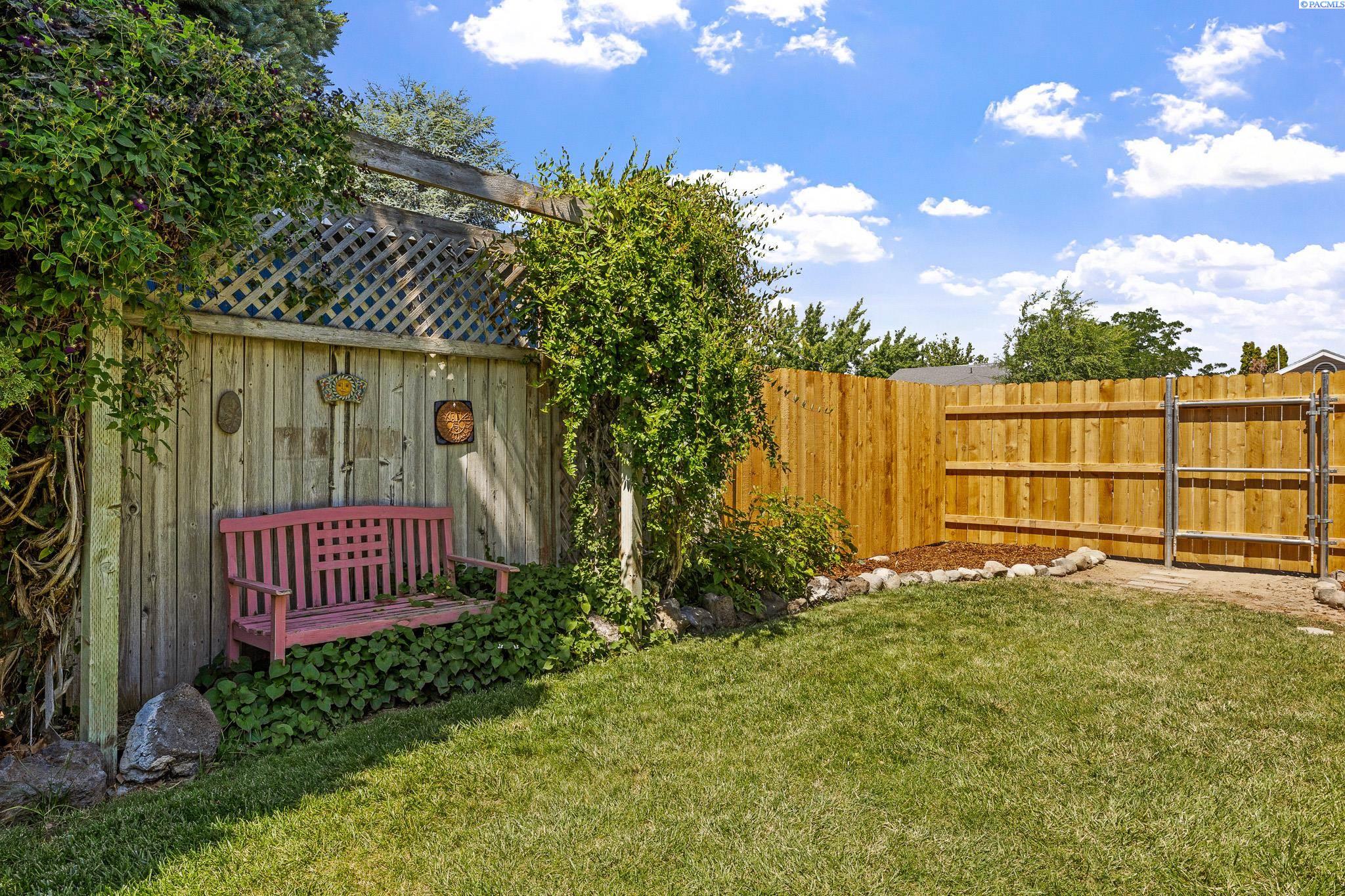 3815 W Grand Ronde Ave