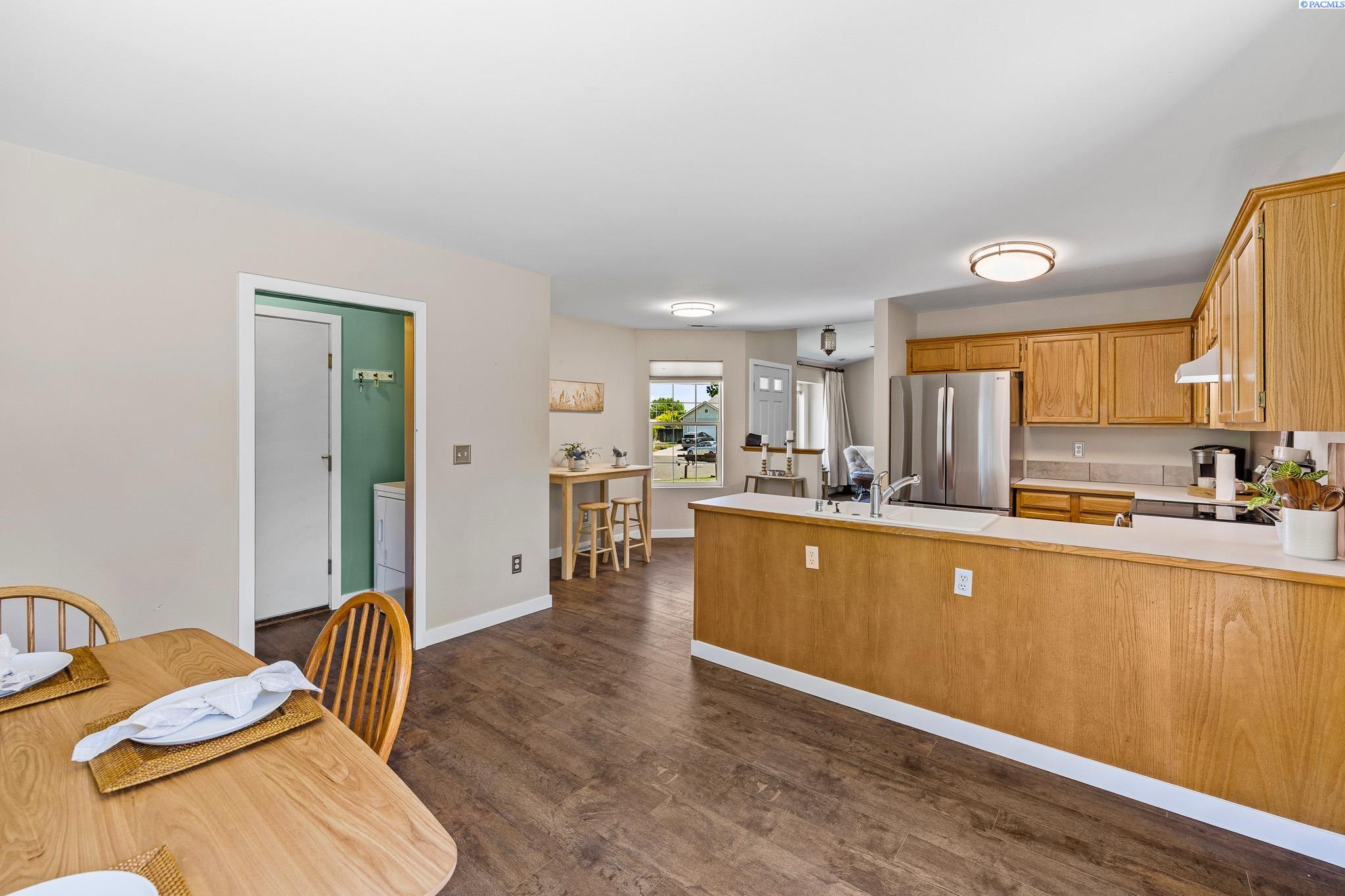 3815 W Grand Ronde Ave