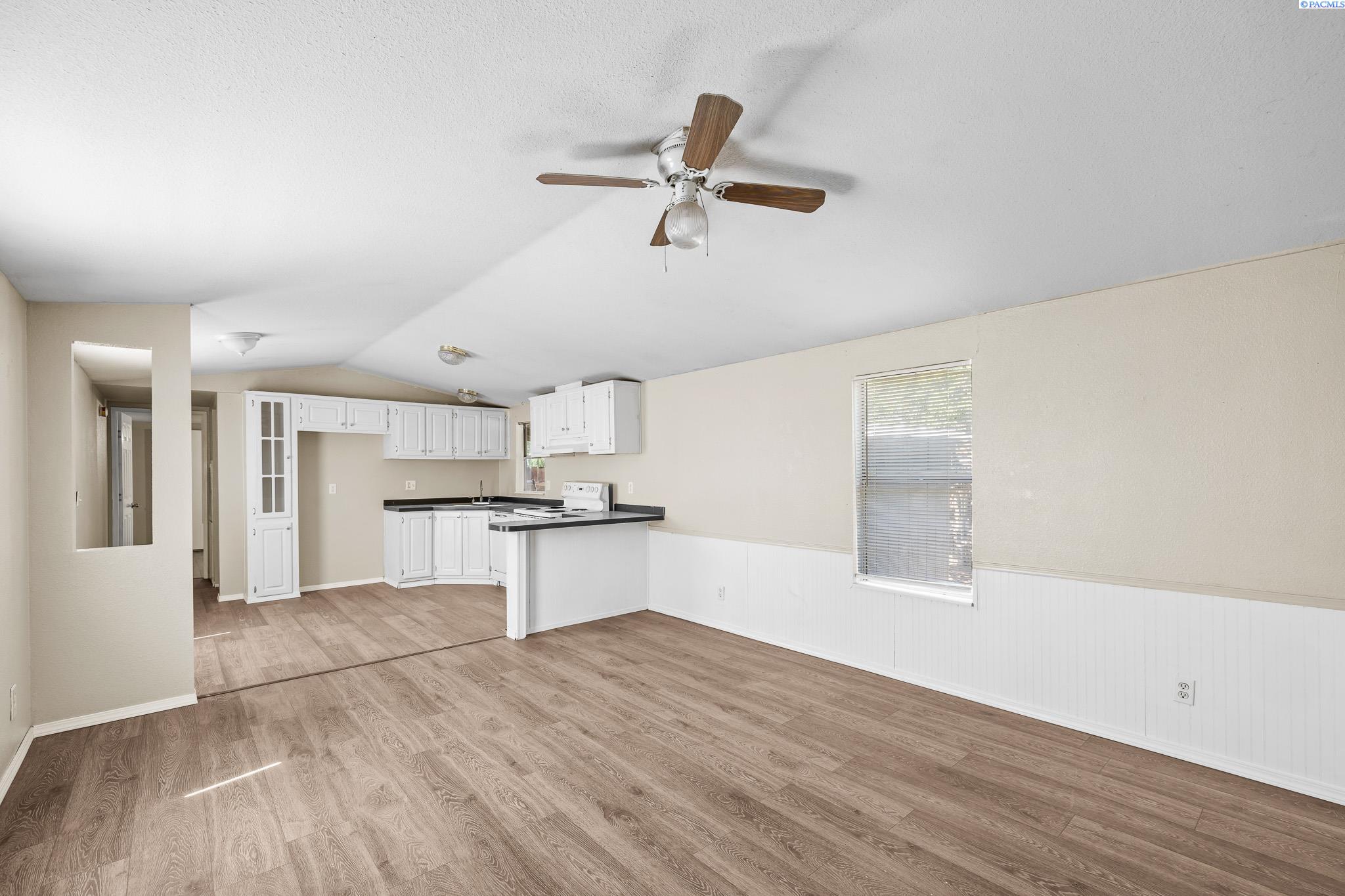 109 3rd Ave