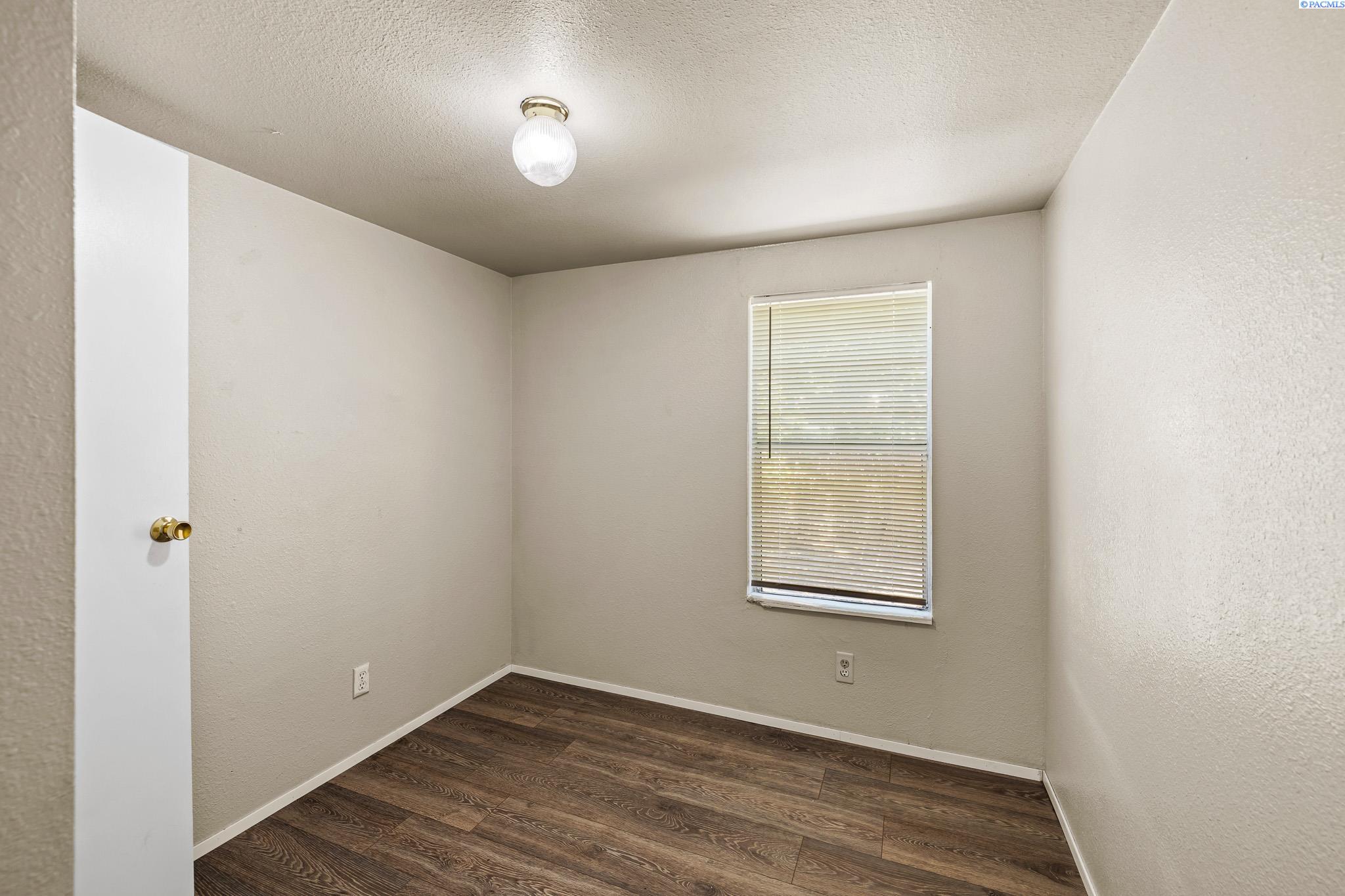 109 3rd Ave