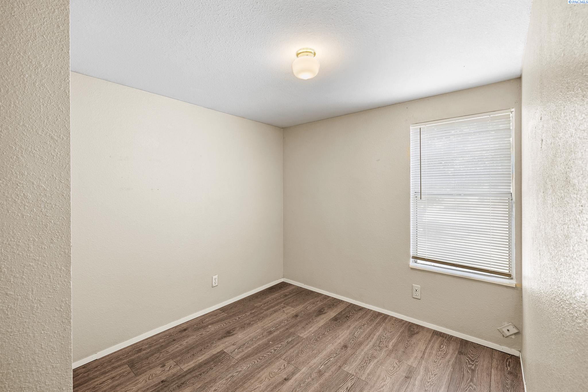 109 3rd Ave
