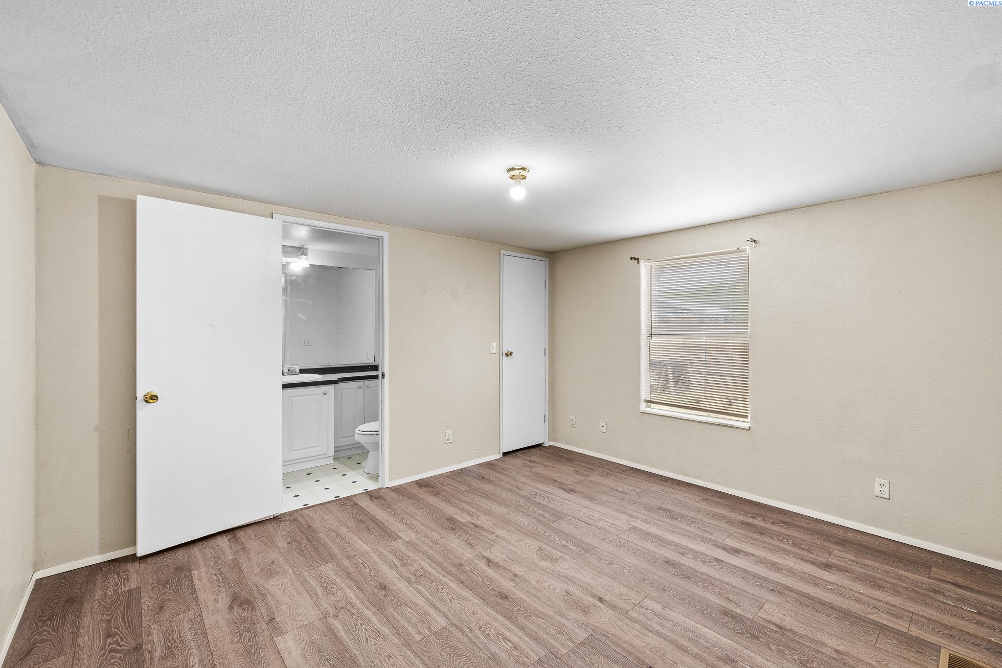 109 3rd Ave