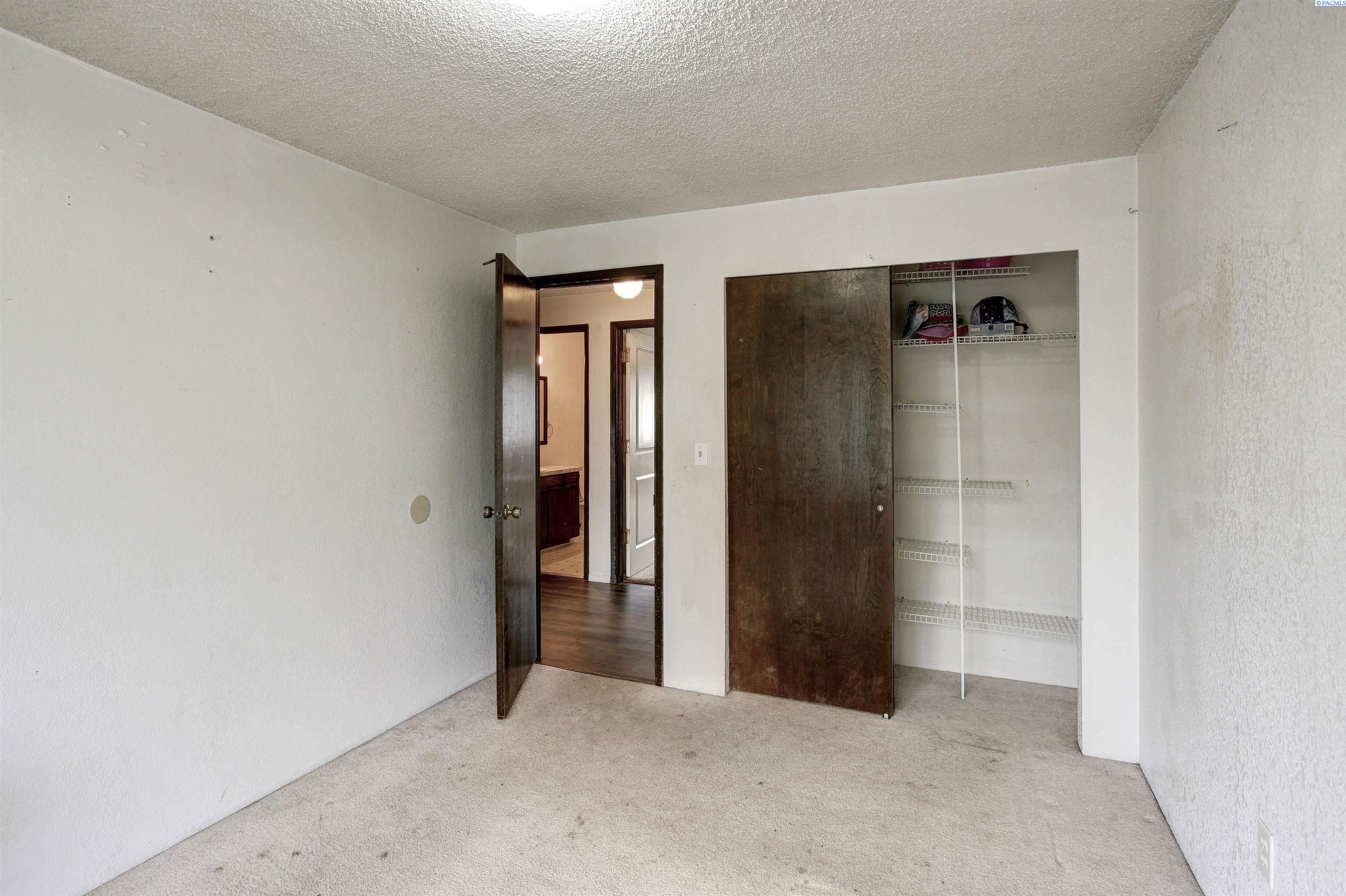 1321 Woodbury St