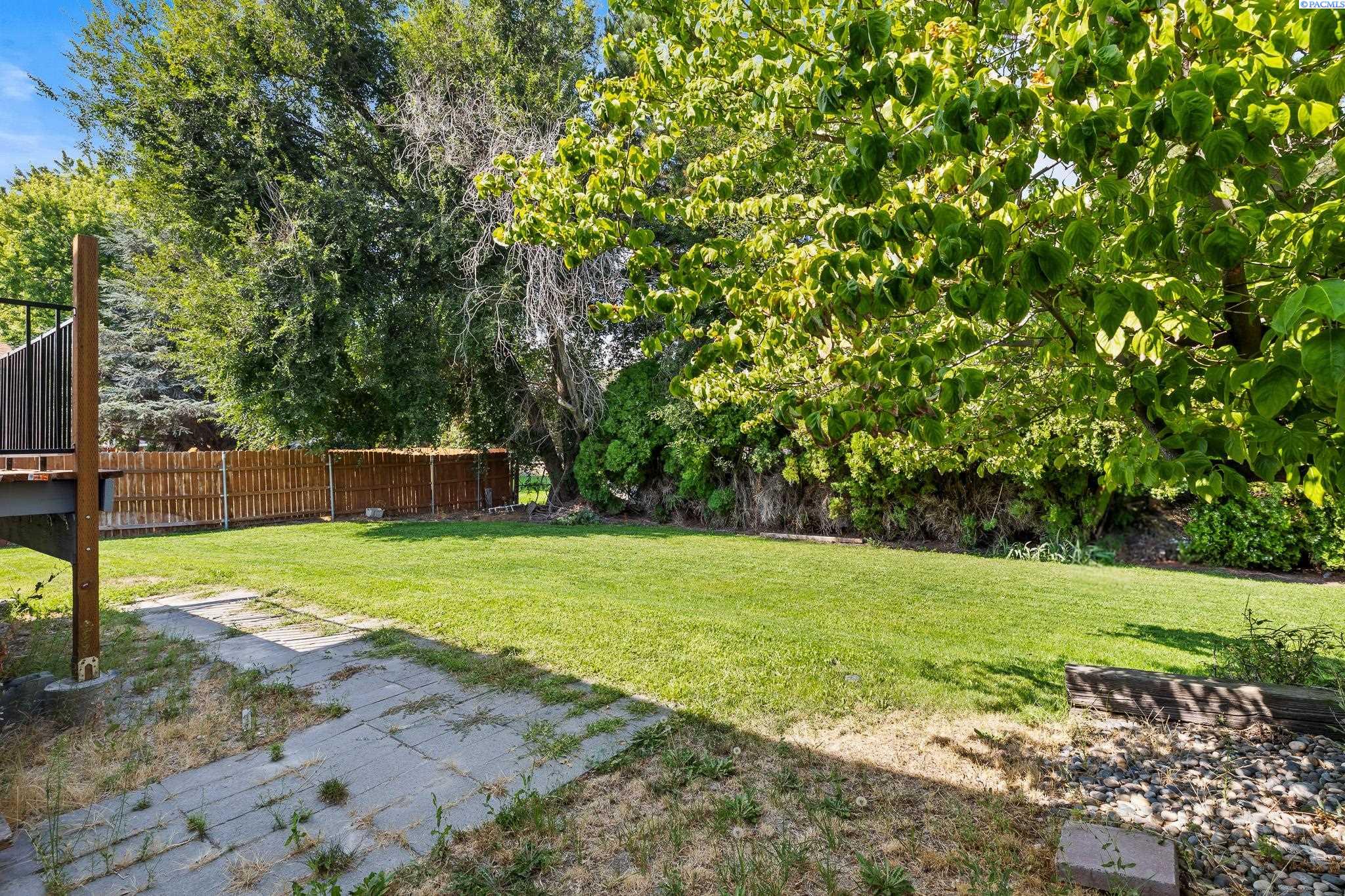 1124 W 14th ave