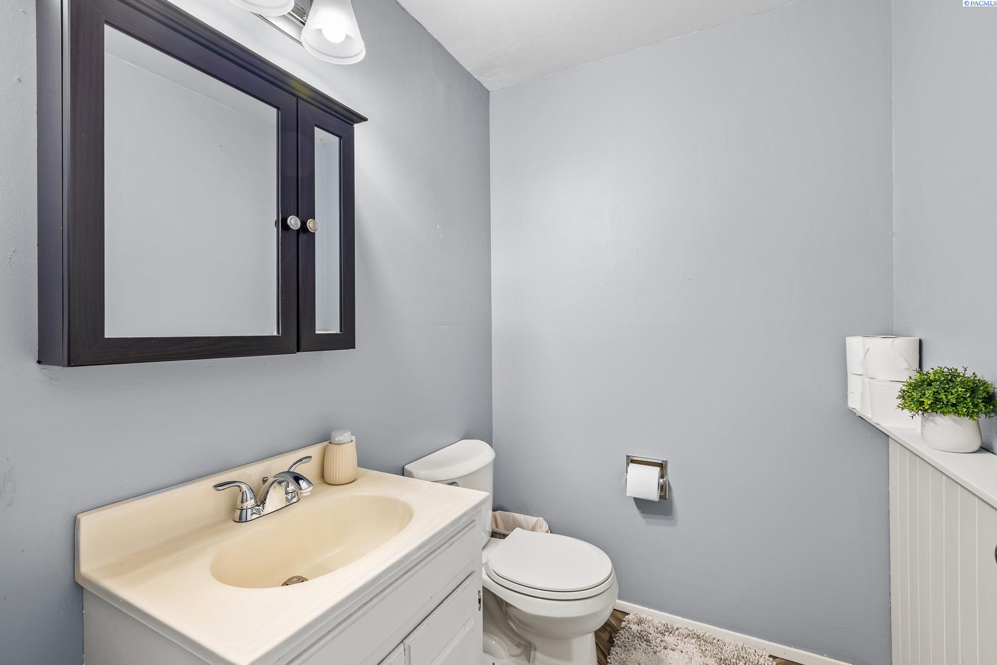 1124 W 14th ave