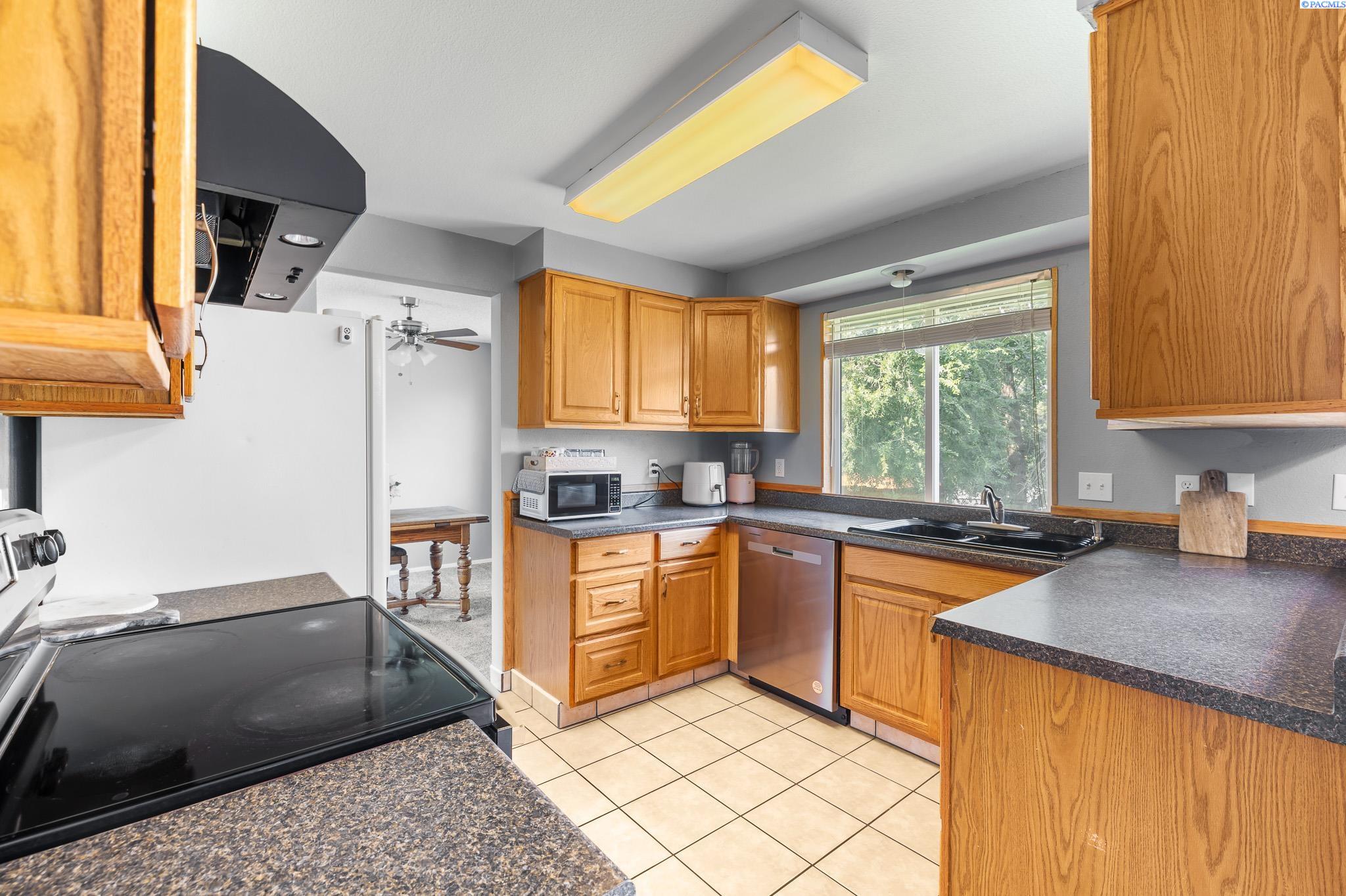 1124 W 14th ave