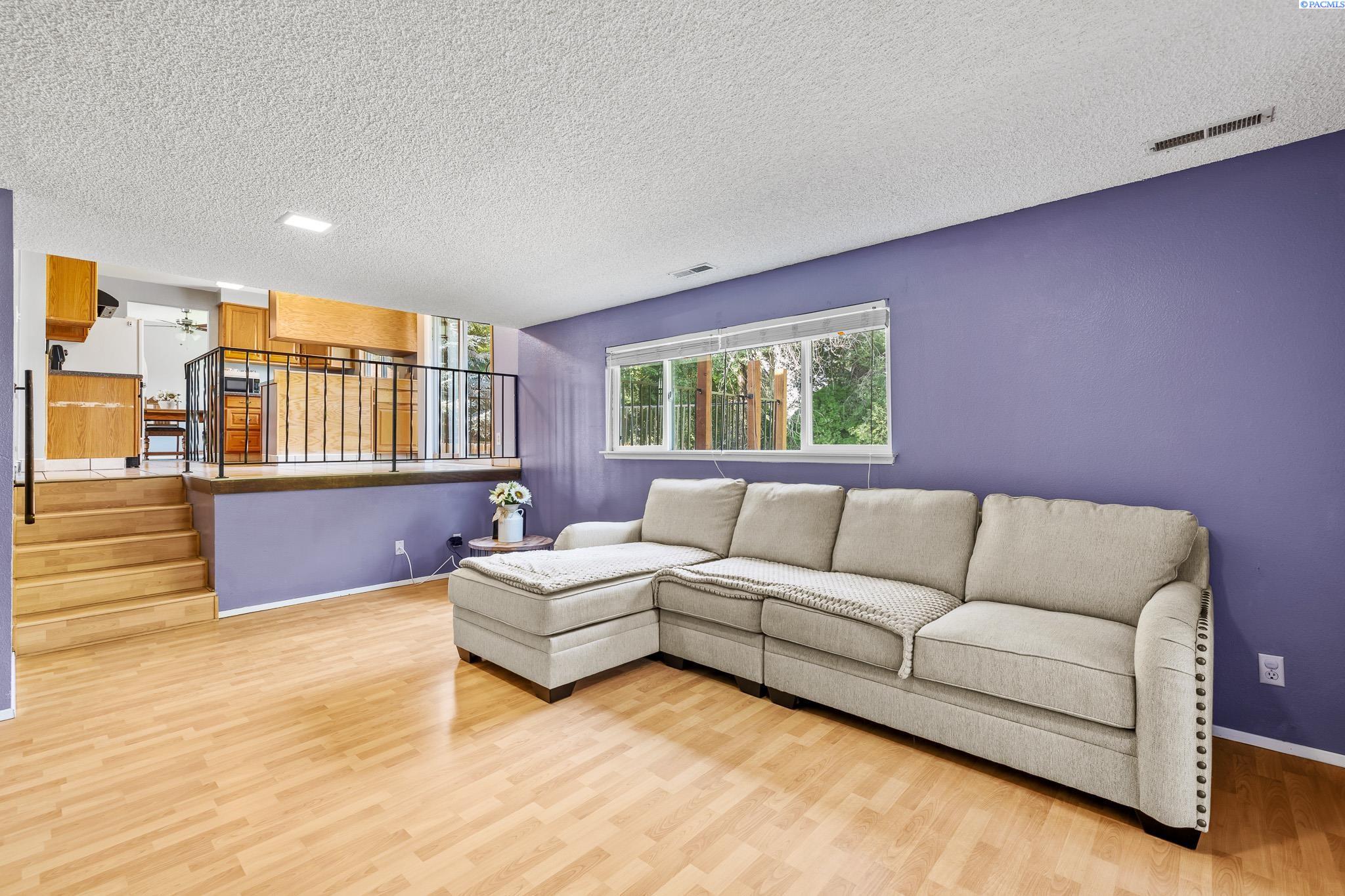 1124 W 14th ave