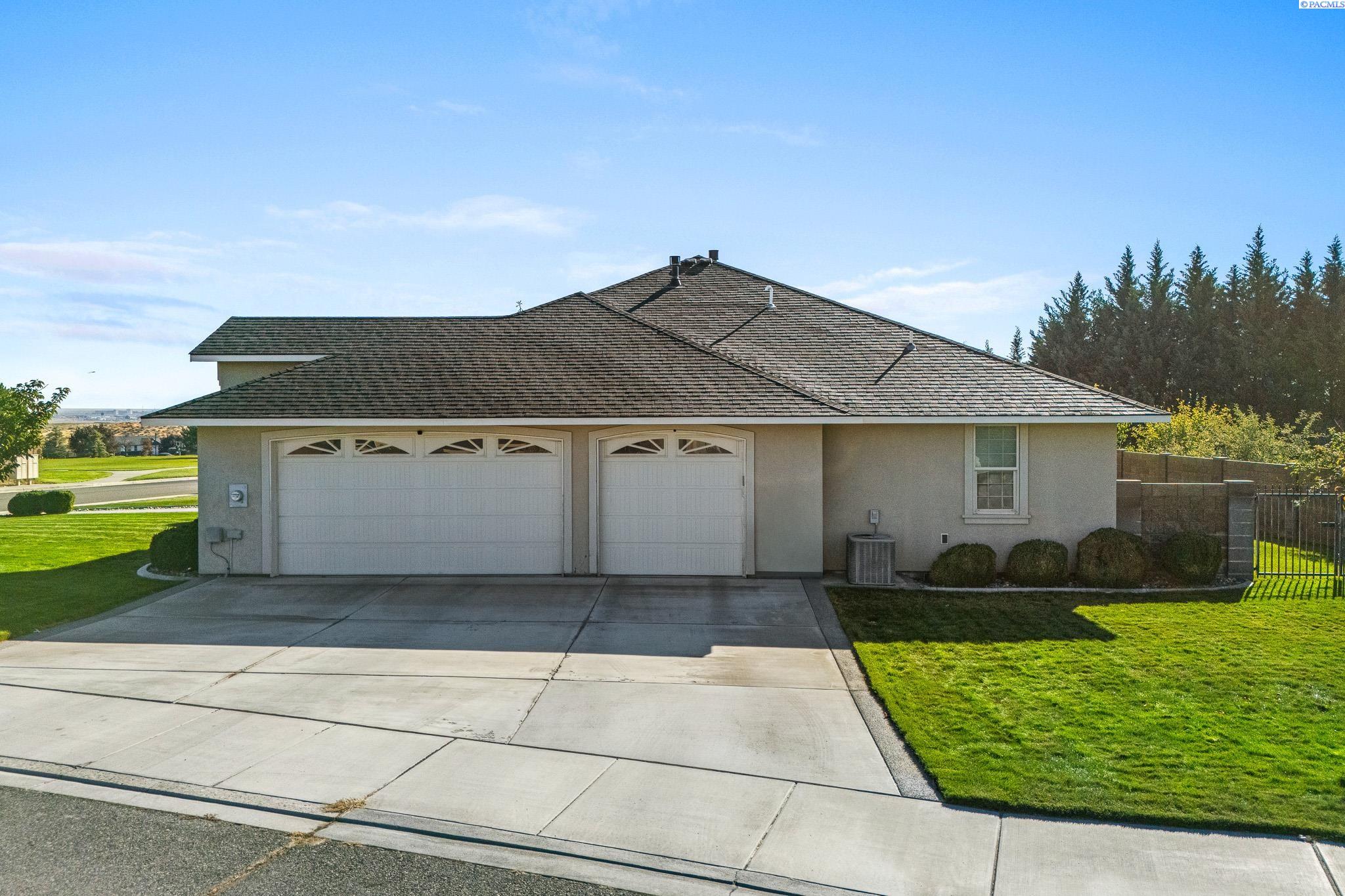 3520 Serena Ln