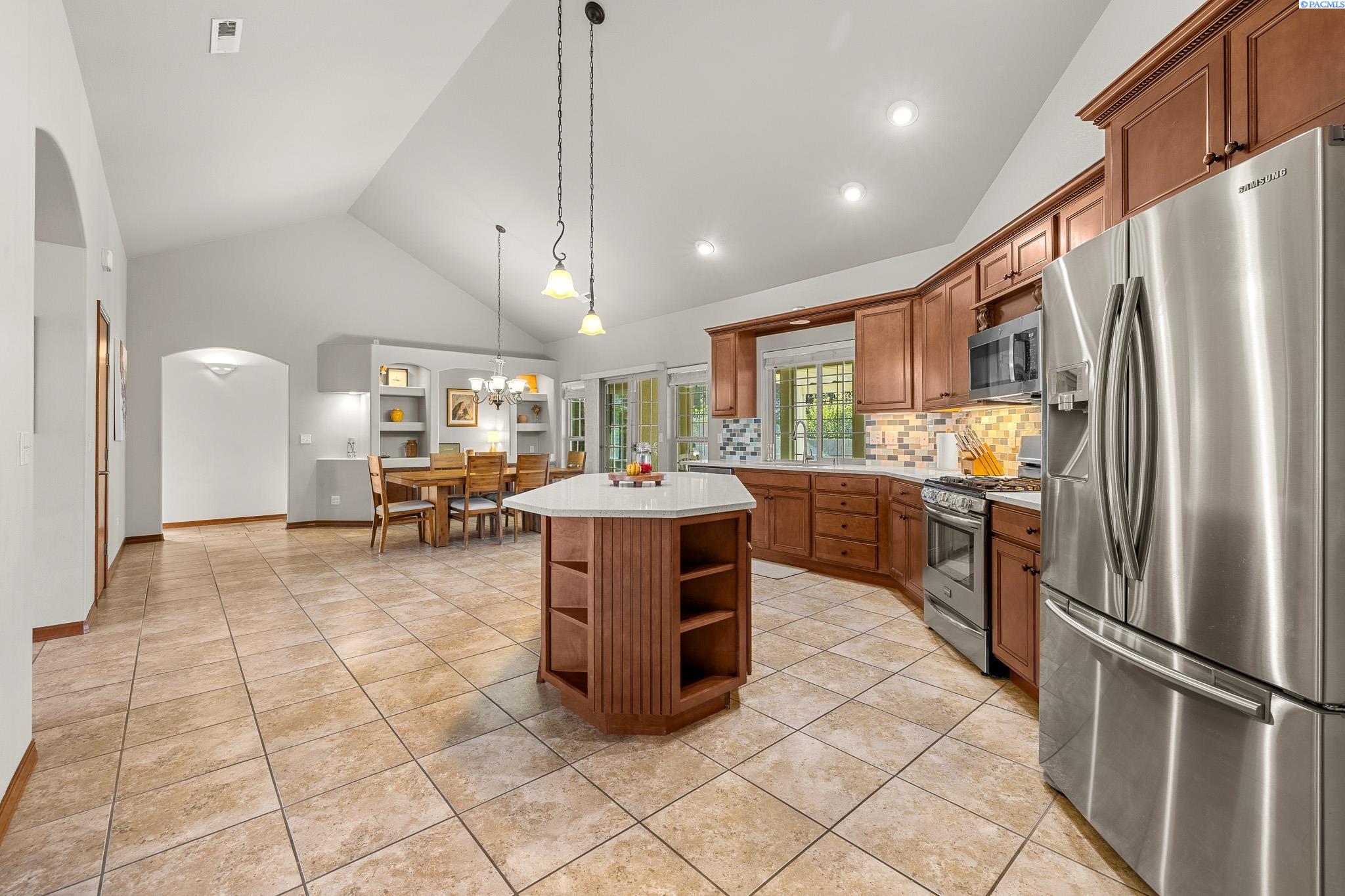 3520 Serena Ln