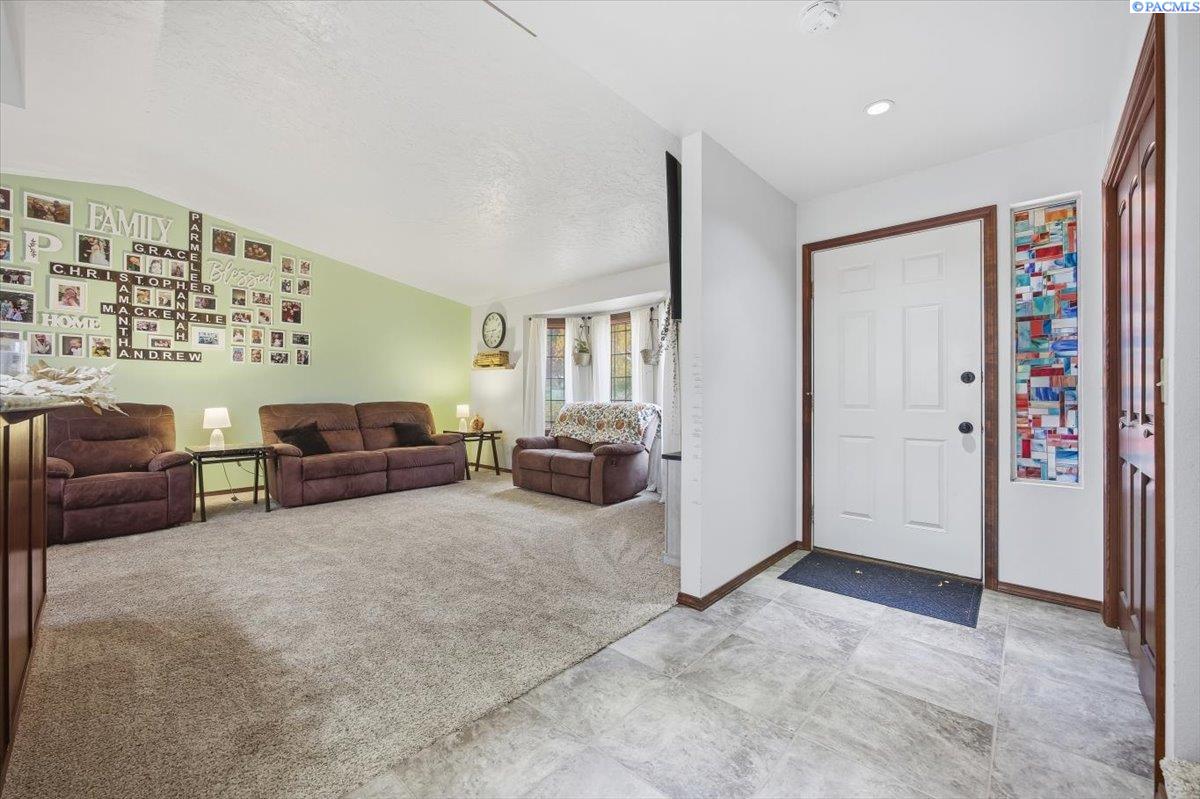 203 W Wagon Wheel Pr Nw